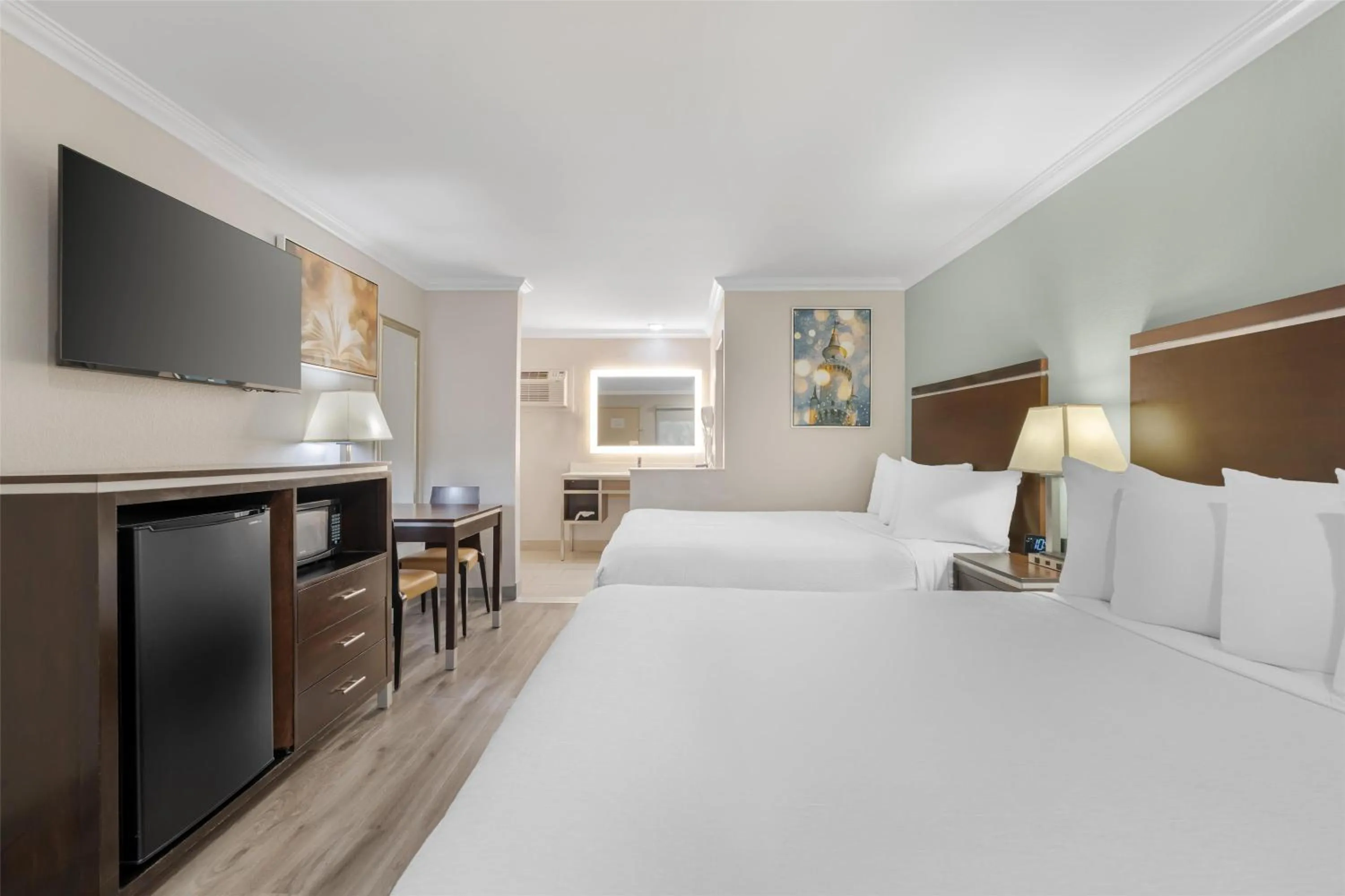 Bedroom, Bed in Best Western Courtesy Inn Hotel - Anaheim Resort at the Park