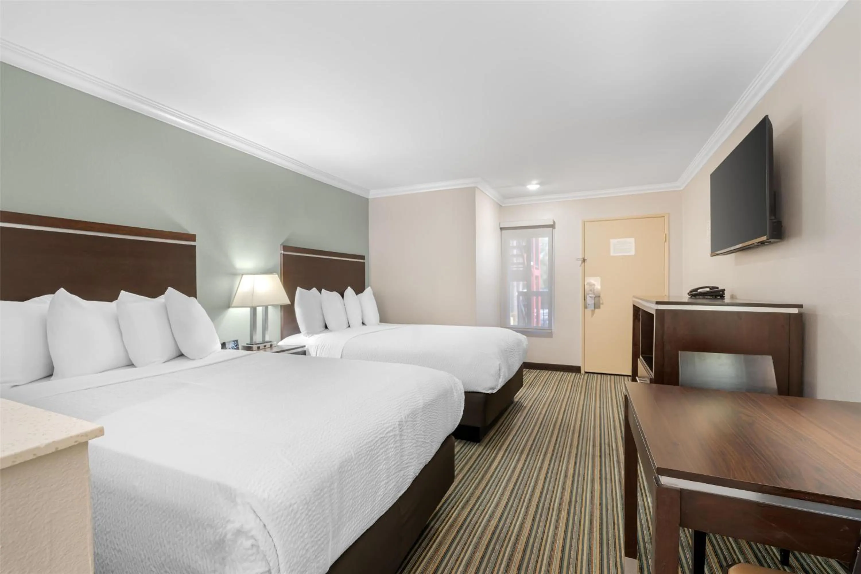 Bedroom, Bed in Best Western Courtesy Inn Hotel - Anaheim Resort at the Park