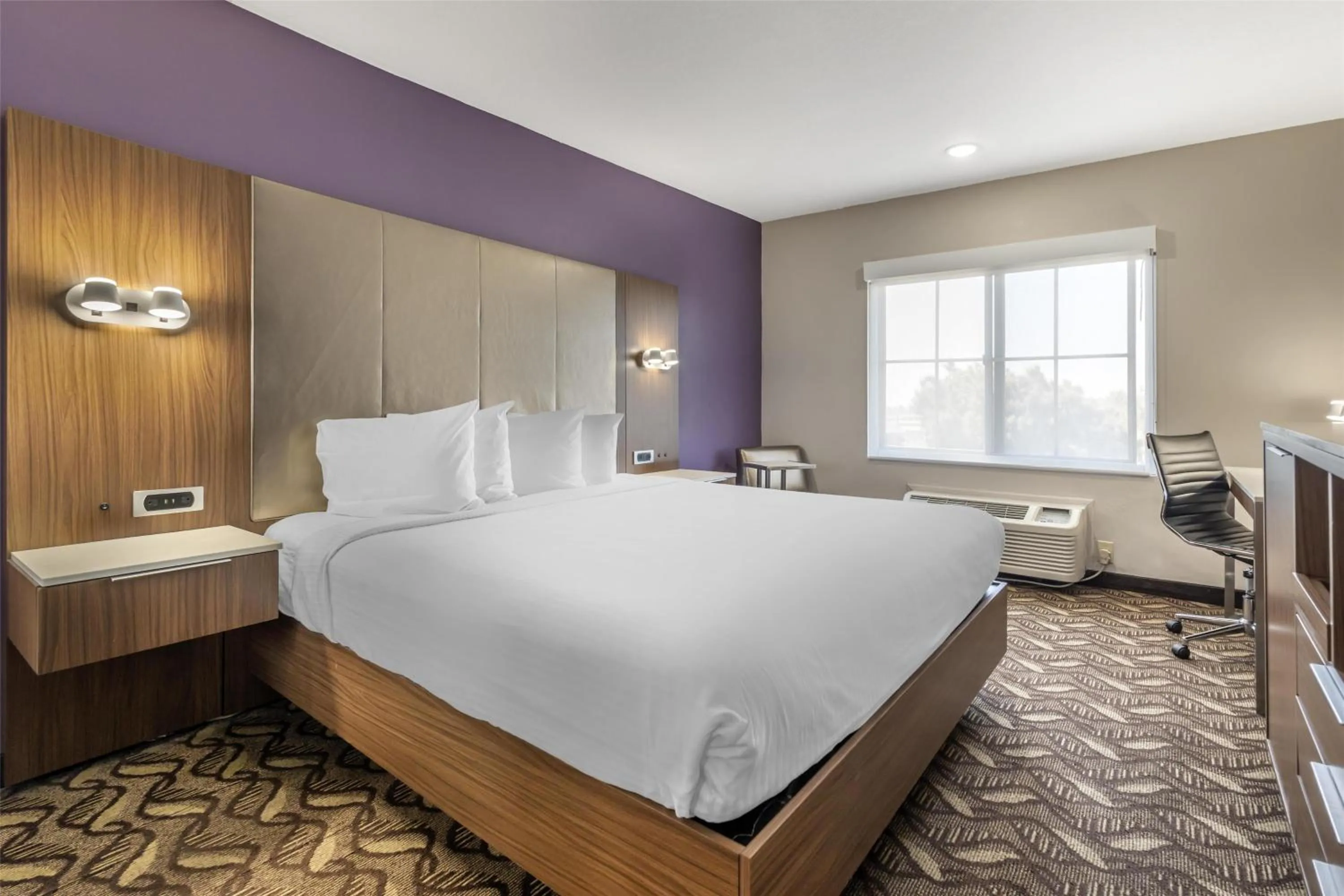 Bedroom, Bed in Best Western Airport Plaza Inn Hotel - Los Angeles LAX