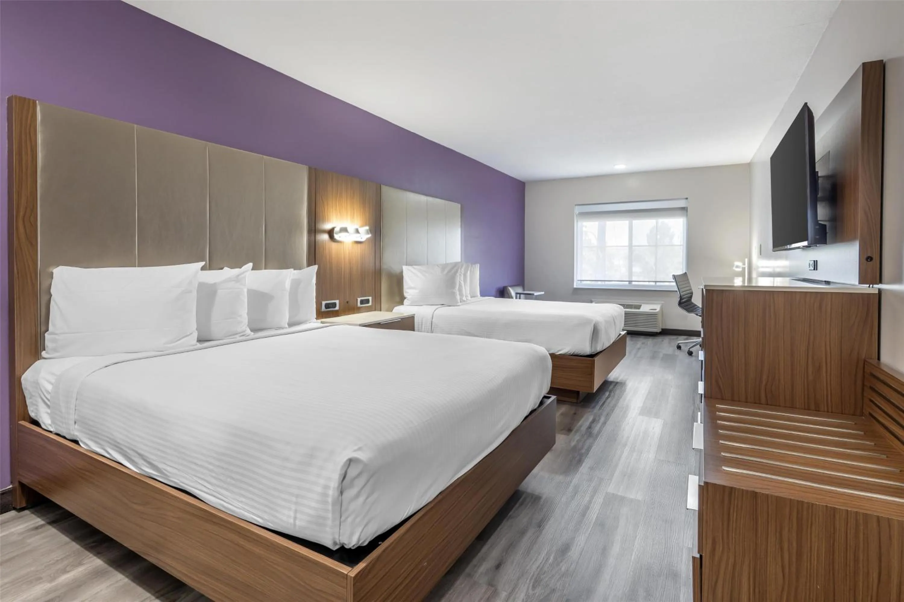 Bedroom, Bed in Best Western Airport Plaza Inn Hotel - Los Angeles LAX