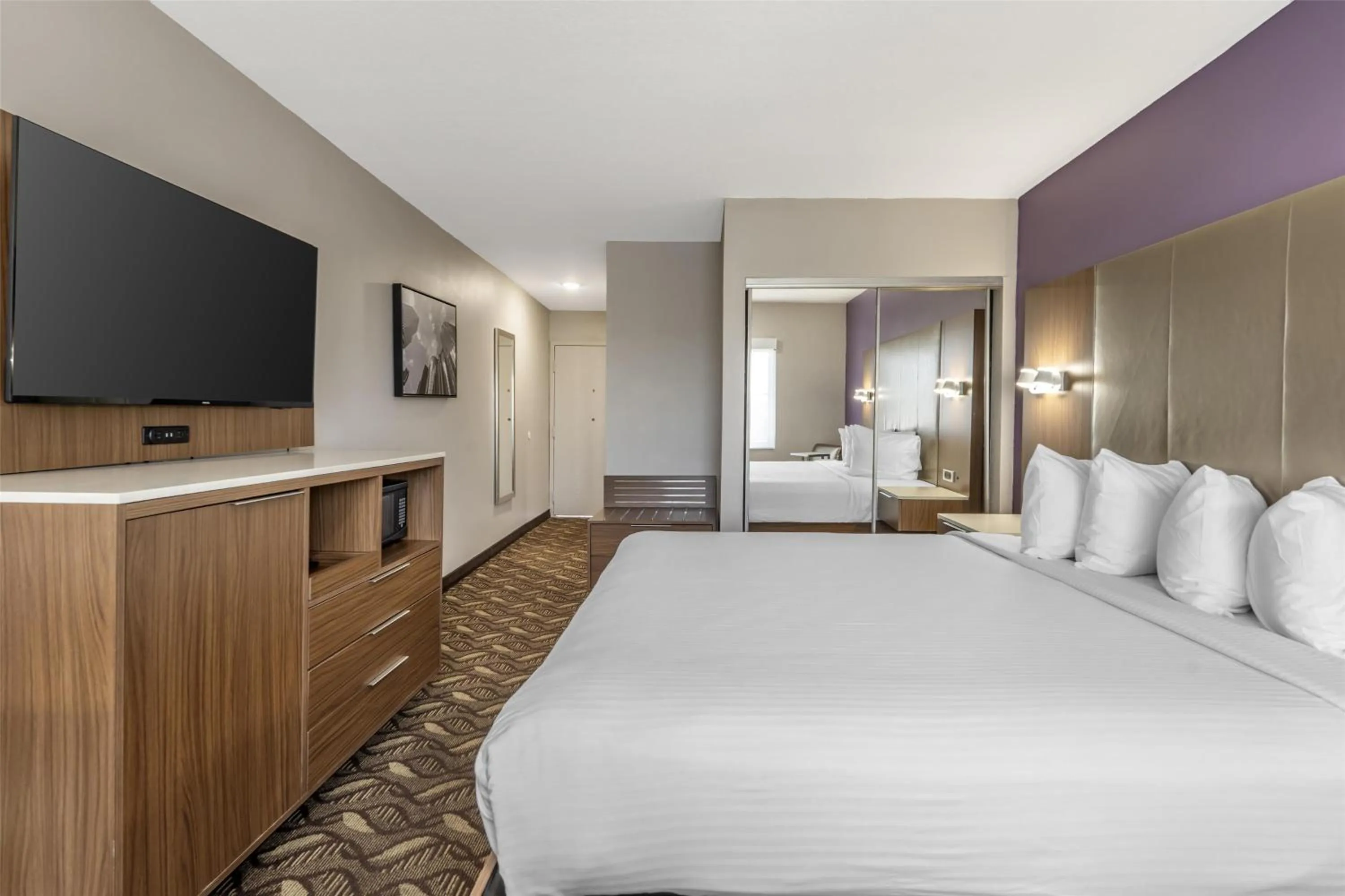 Bedroom, Bed in Best Western Airport Plaza Inn Hotel - Los Angeles LAX