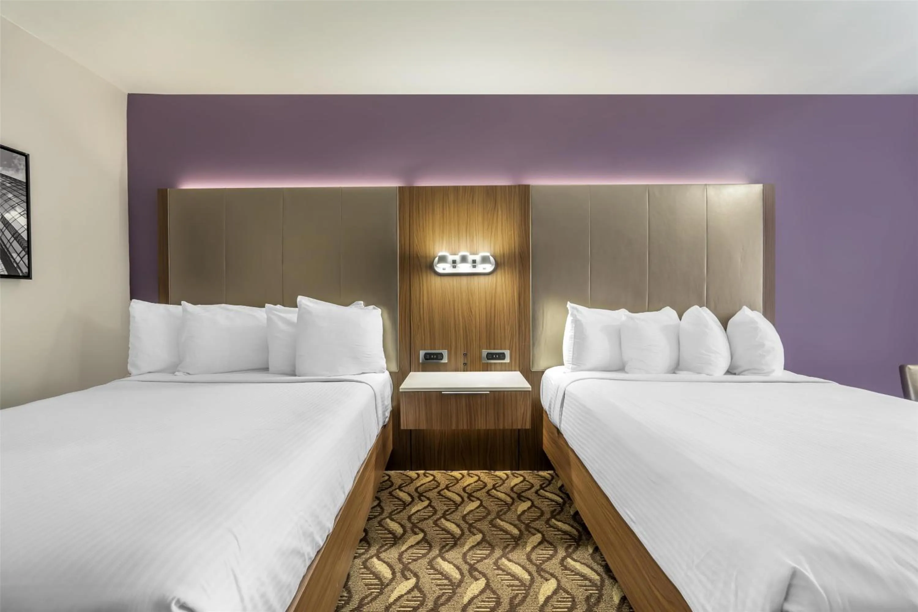 Bedroom, Bed in Best Western Airport Plaza Inn Hotel - Los Angeles LAX