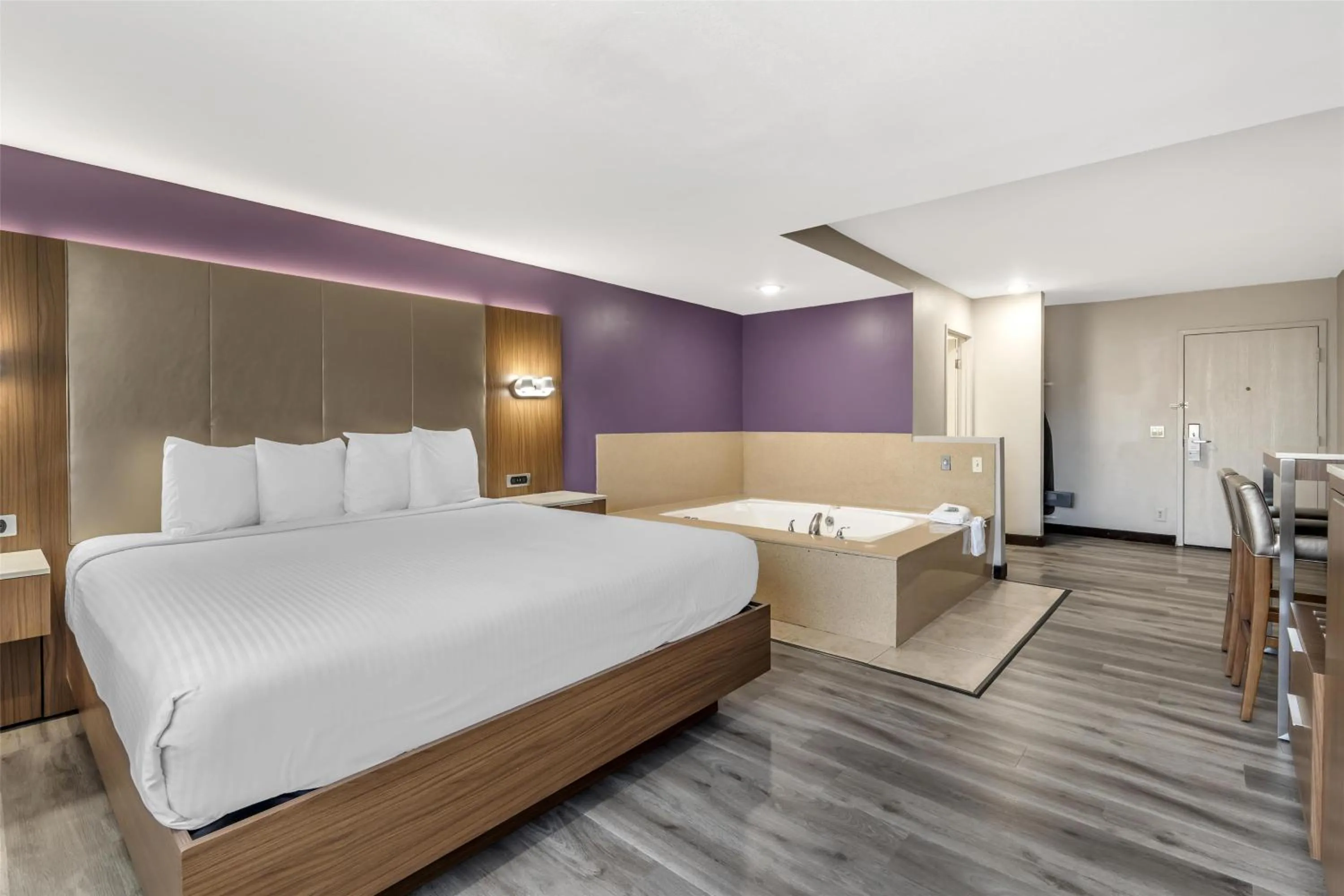 Bedroom, Bed in Best Western Airport Plaza Inn Hotel - Los Angeles LAX