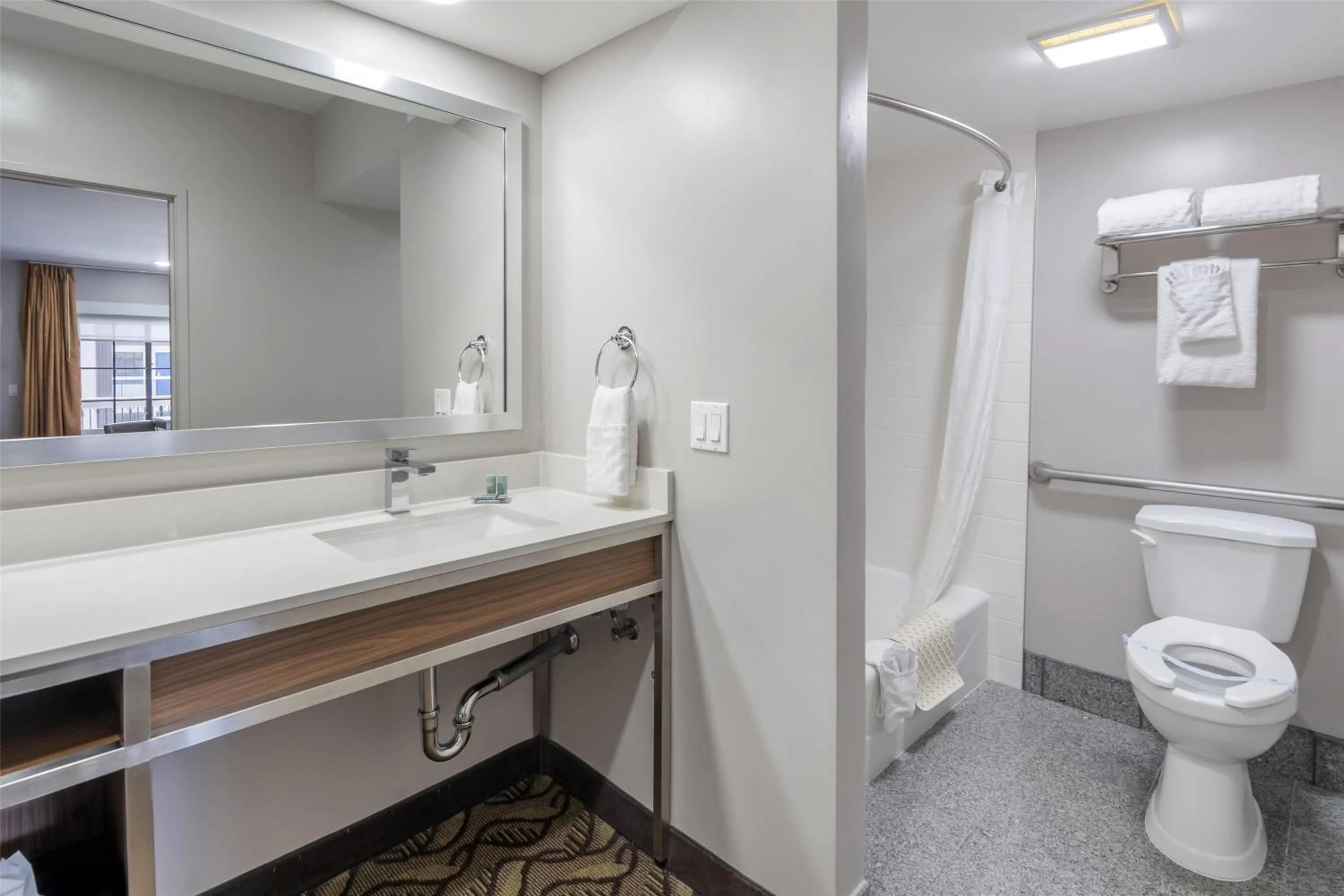 Bathroom in Best Western Airport Plaza Inn Hotel - Los Angeles LAX