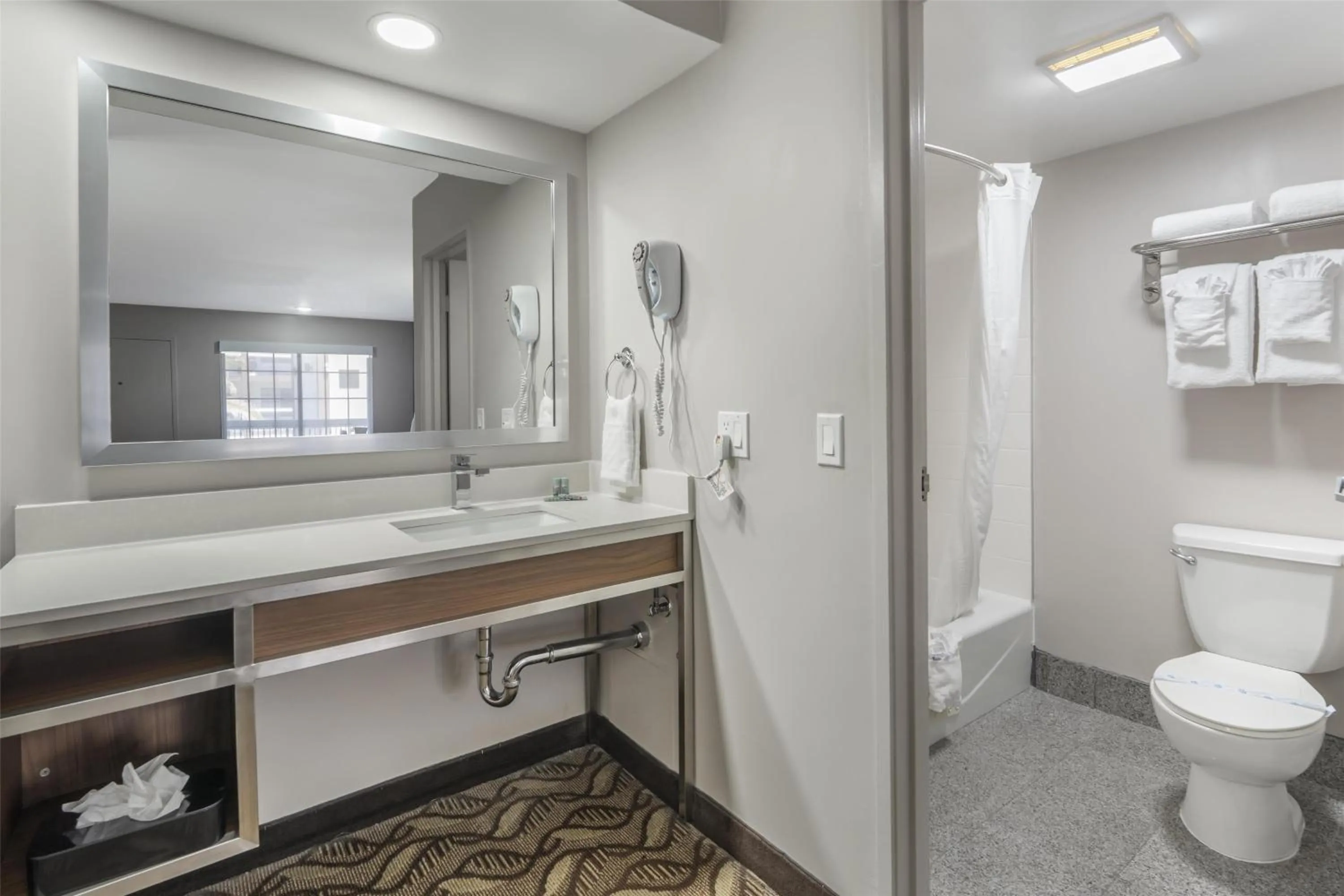 Bathroom in Best Western Airport Plaza Inn Hotel - Los Angeles LAX
