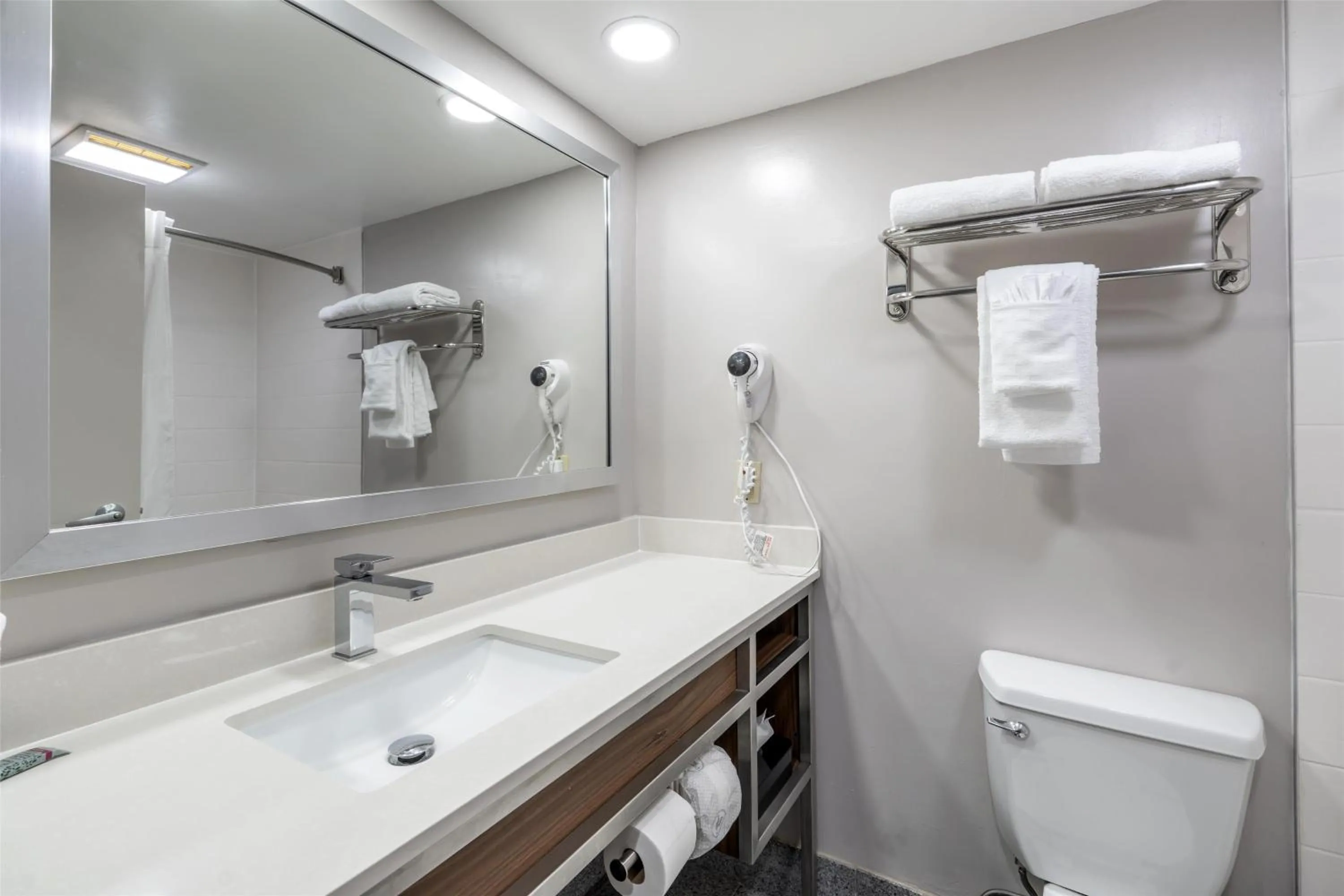 Bathroom in Best Western Airport Plaza Inn Hotel - Los Angeles LAX