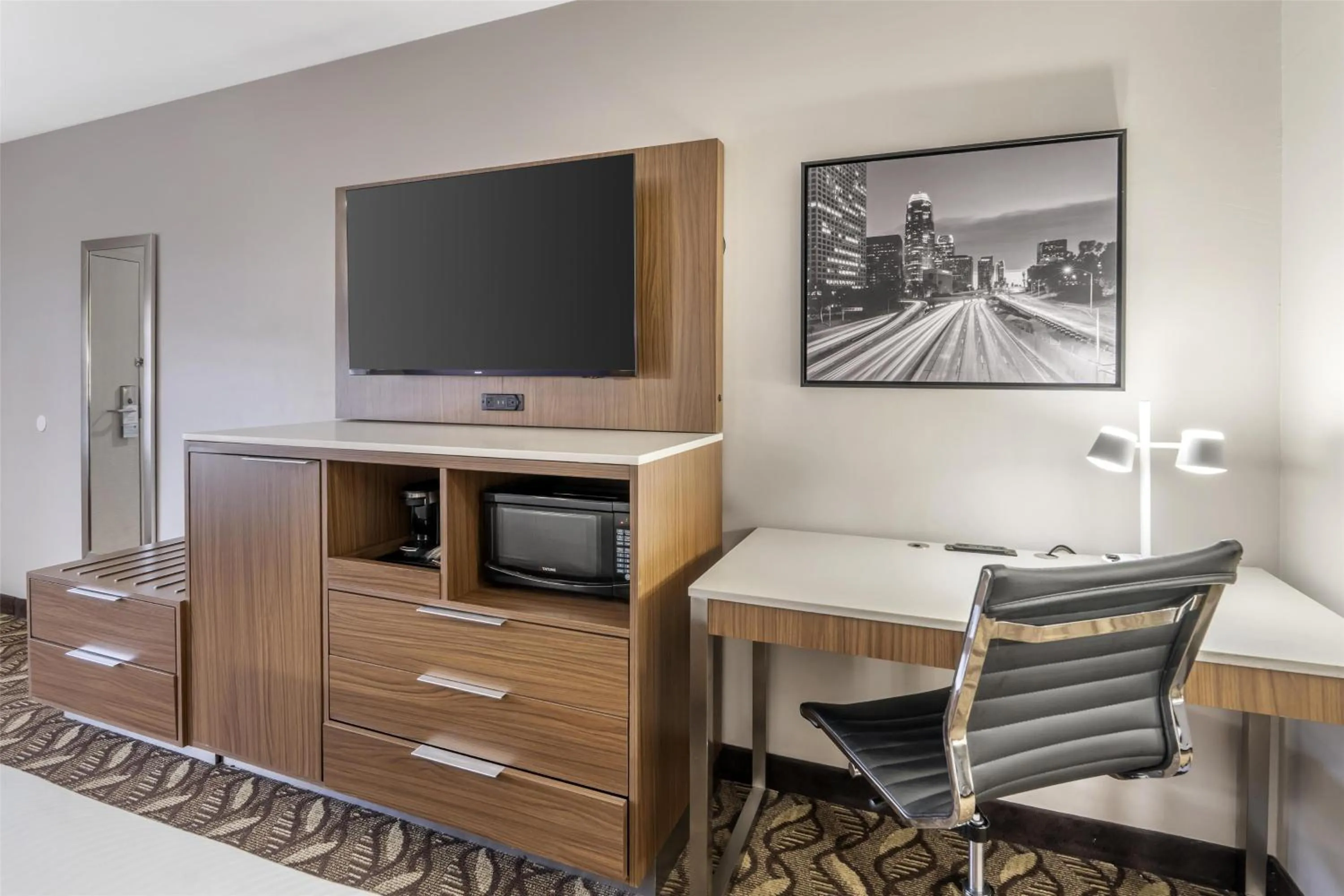 Bedroom in Best Western Airport Plaza Inn Hotel - Los Angeles LAX
