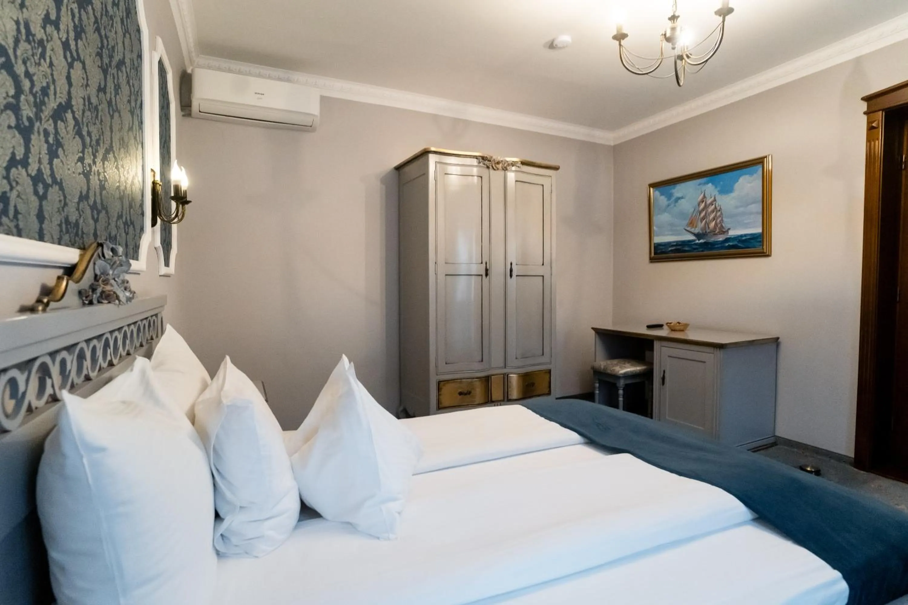 Bedroom, Bed in Rosen Villa Sibiu