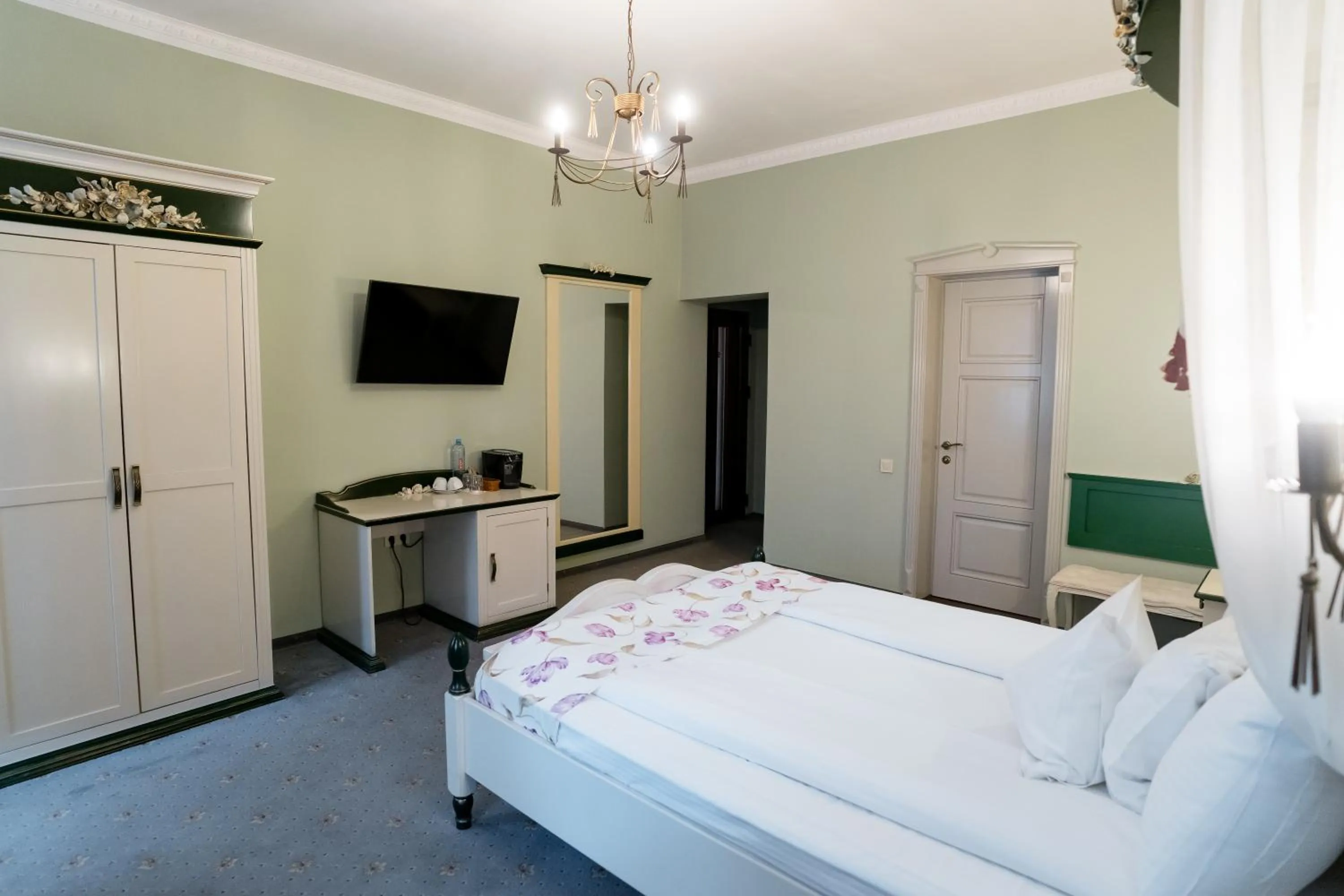 Photo of the whole room, Bed in Rosen Villa Sibiu