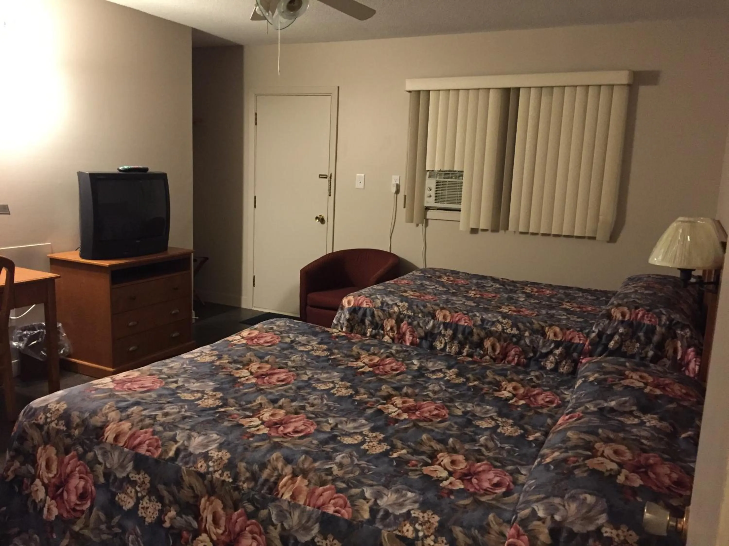 Photo of the whole room, Bed in Hotel Motel Arnold
