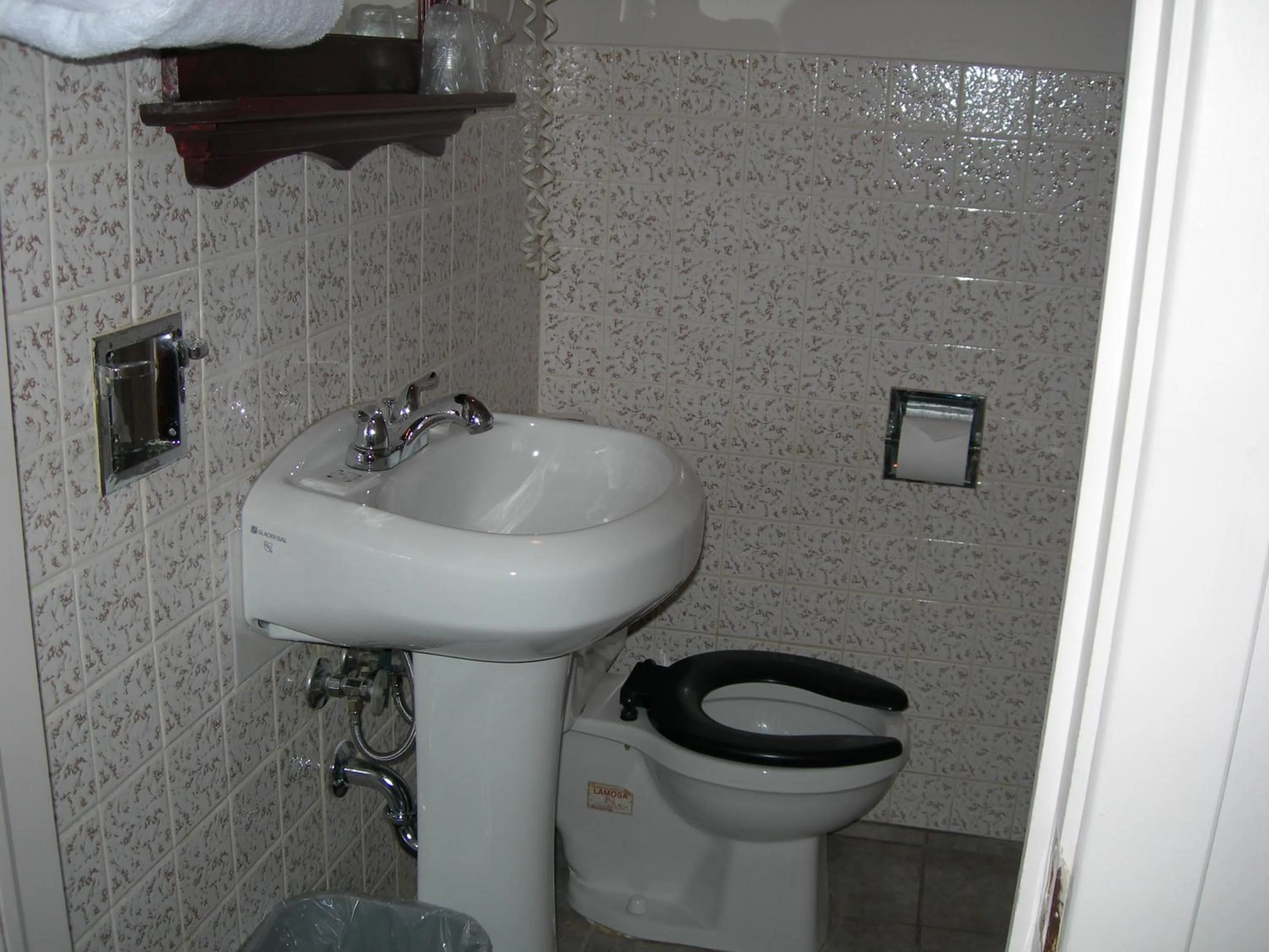 Bathroom in Hotel Motel Arnold