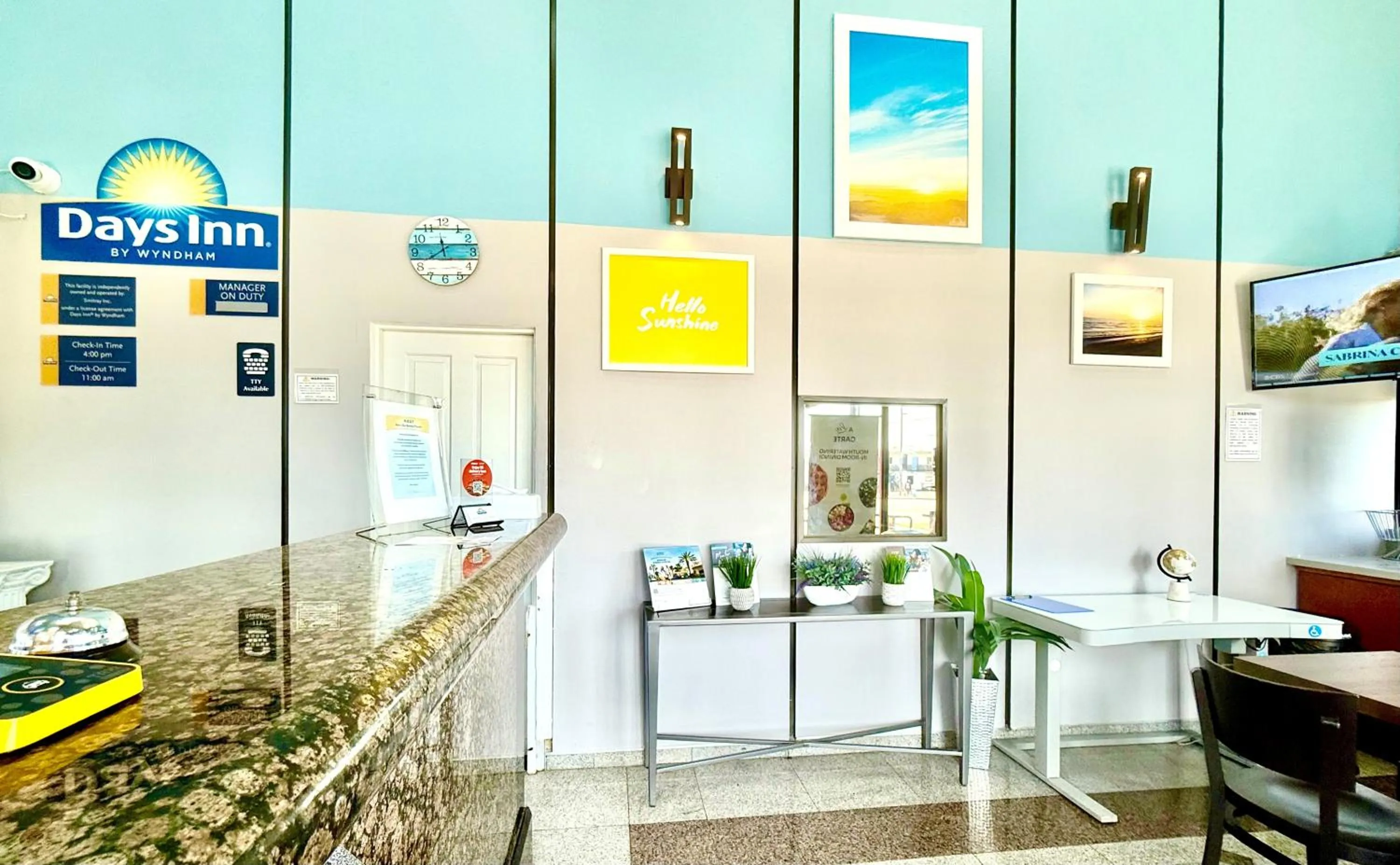 Lobby or reception in Days Inn by Wyndham Los Angeles LAX Airport Stadium Area