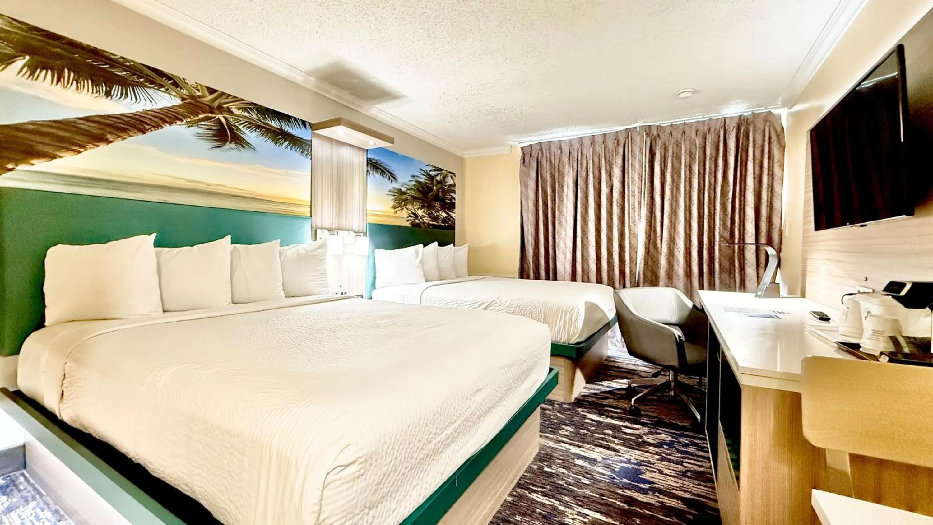 Bed in Days Inn by Wyndham Los Angeles LAX Airport Stadium Area