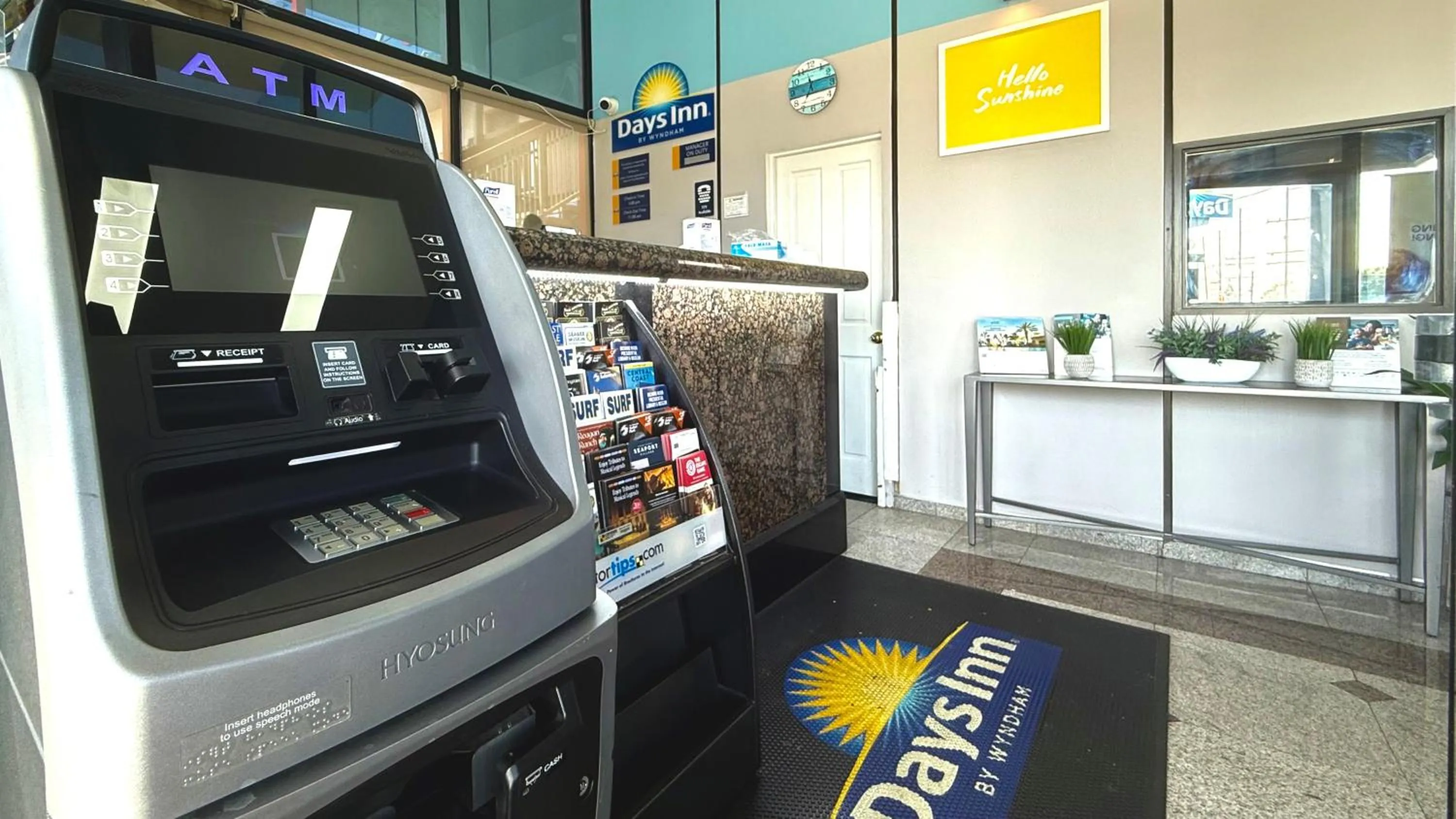 Lobby or reception in Days Inn by Wyndham Los Angeles LAX Airport Stadium Area