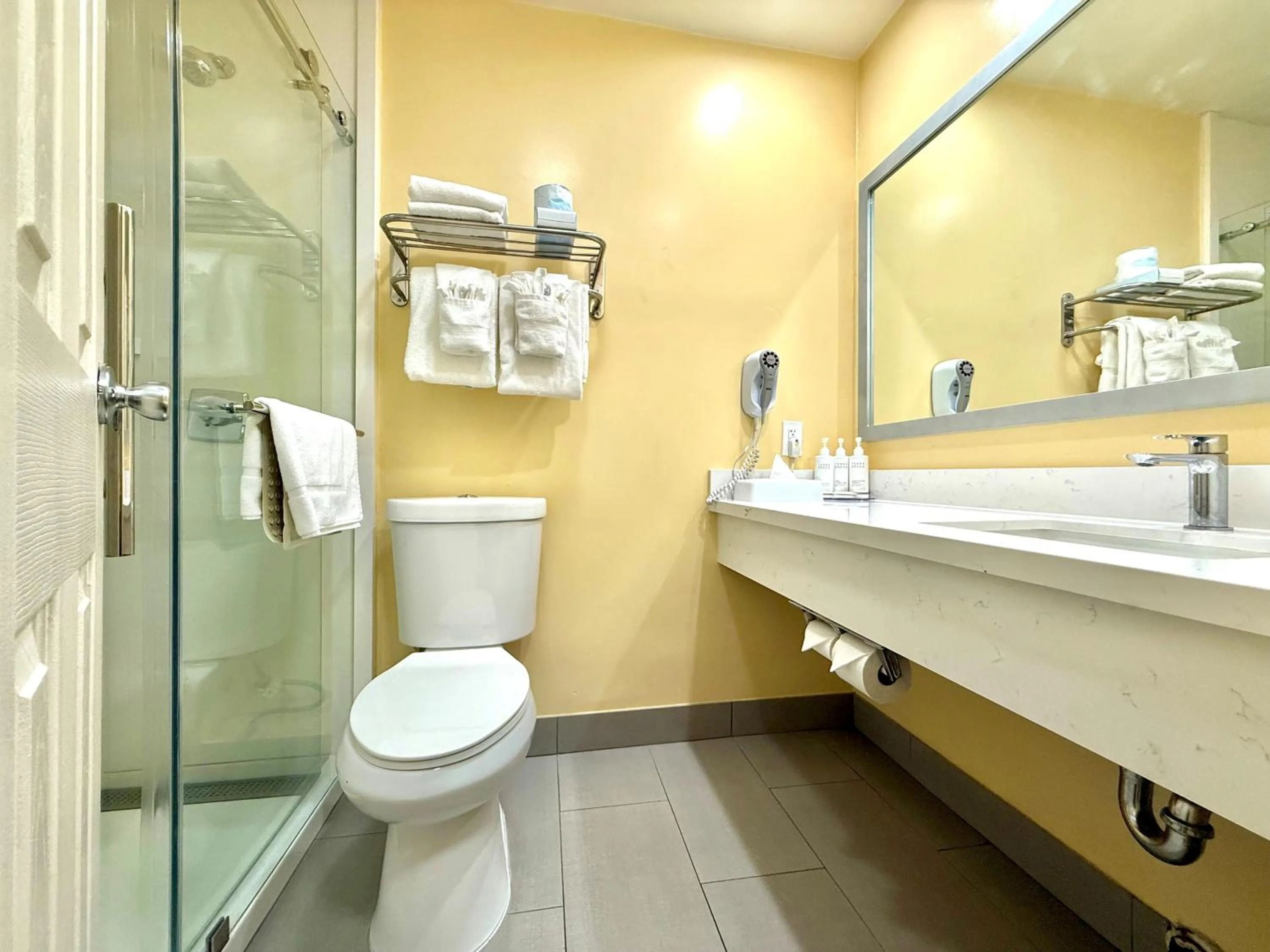 Shower in Days Inn by Wyndham Los Angeles LAX Airport Stadium Area