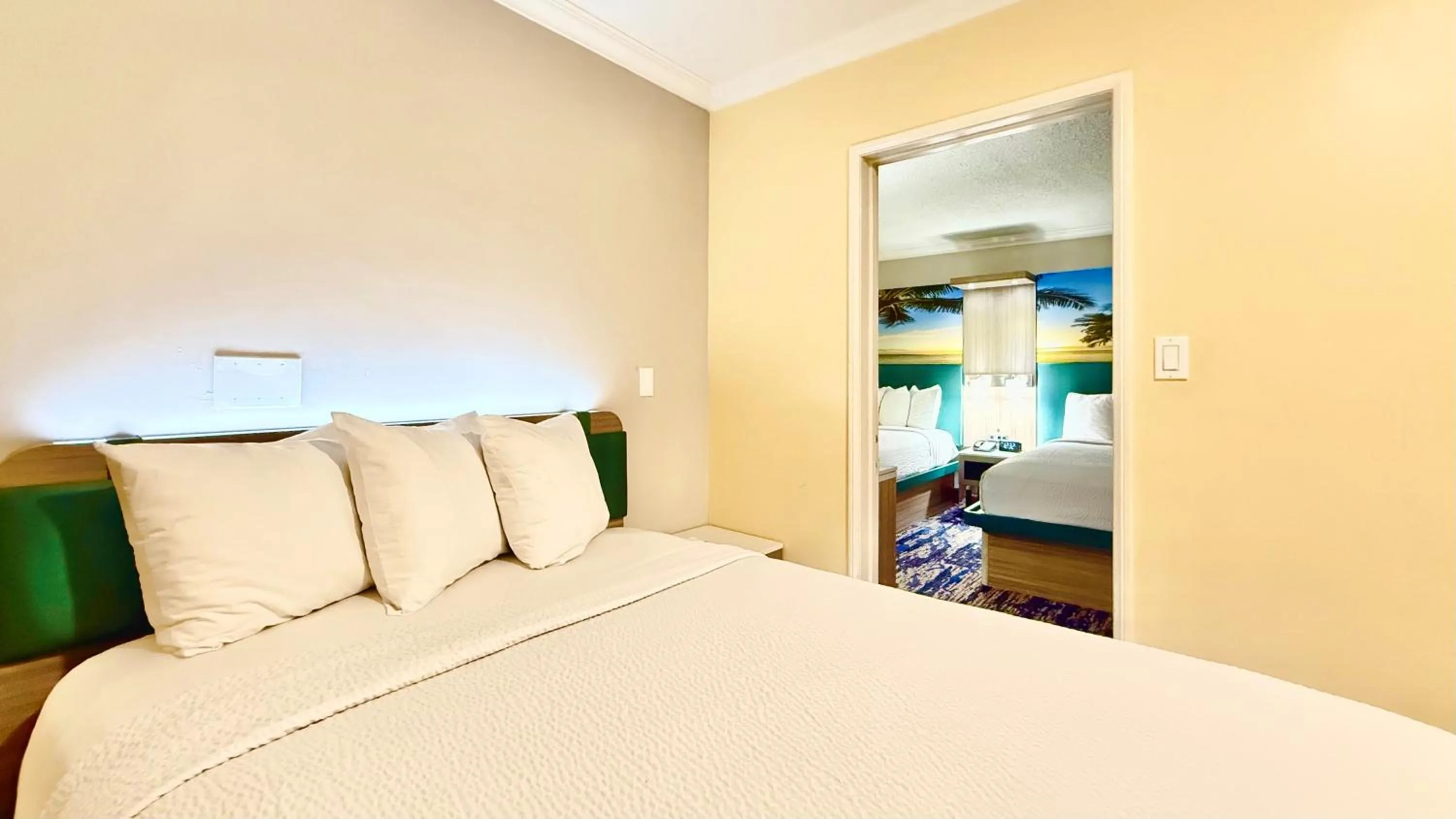 Bed in Days Inn by Wyndham Los Angeles LAX Airport Stadium Area