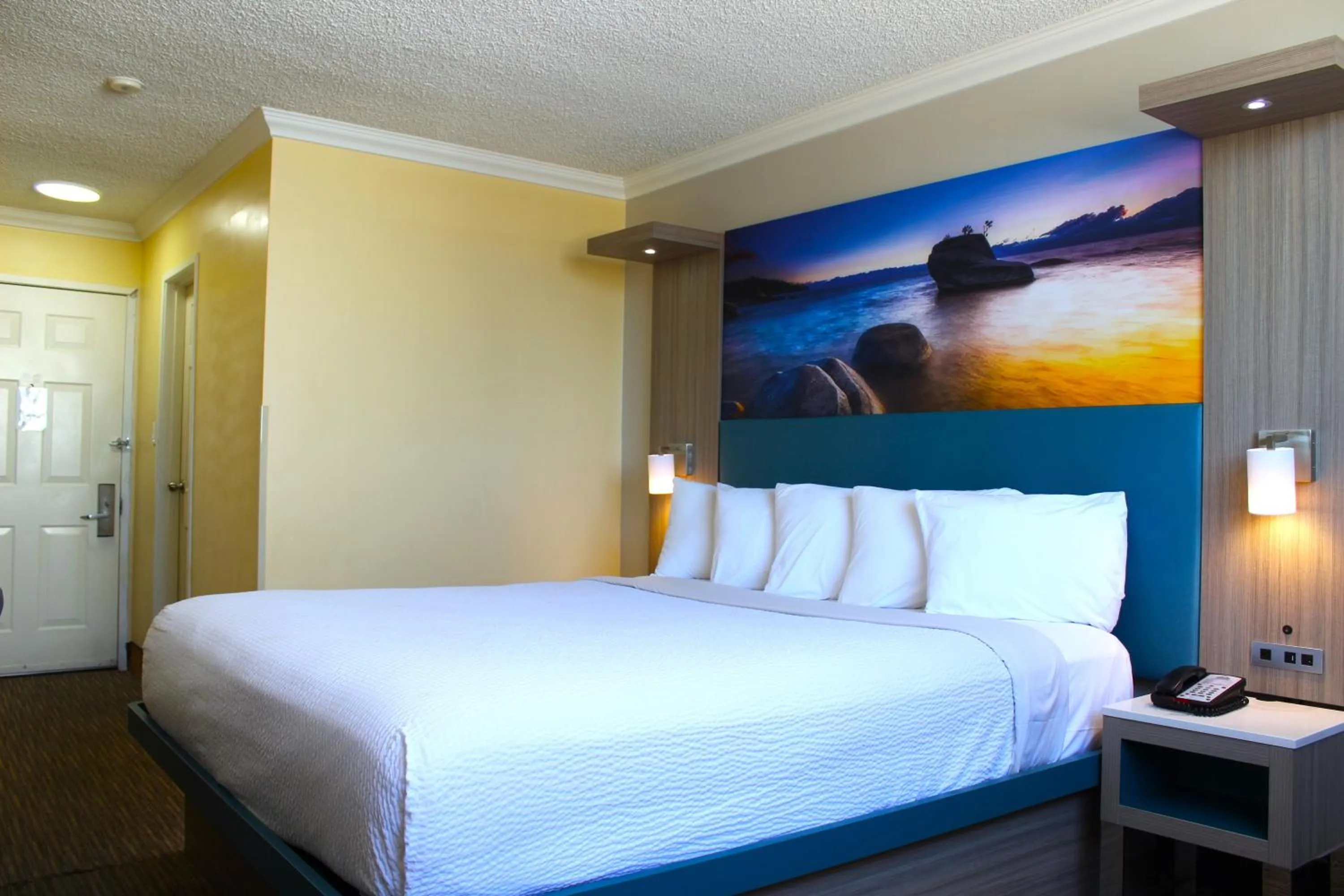 Bed in Days Inn by Wyndham Los Angeles Stadium Area LAX