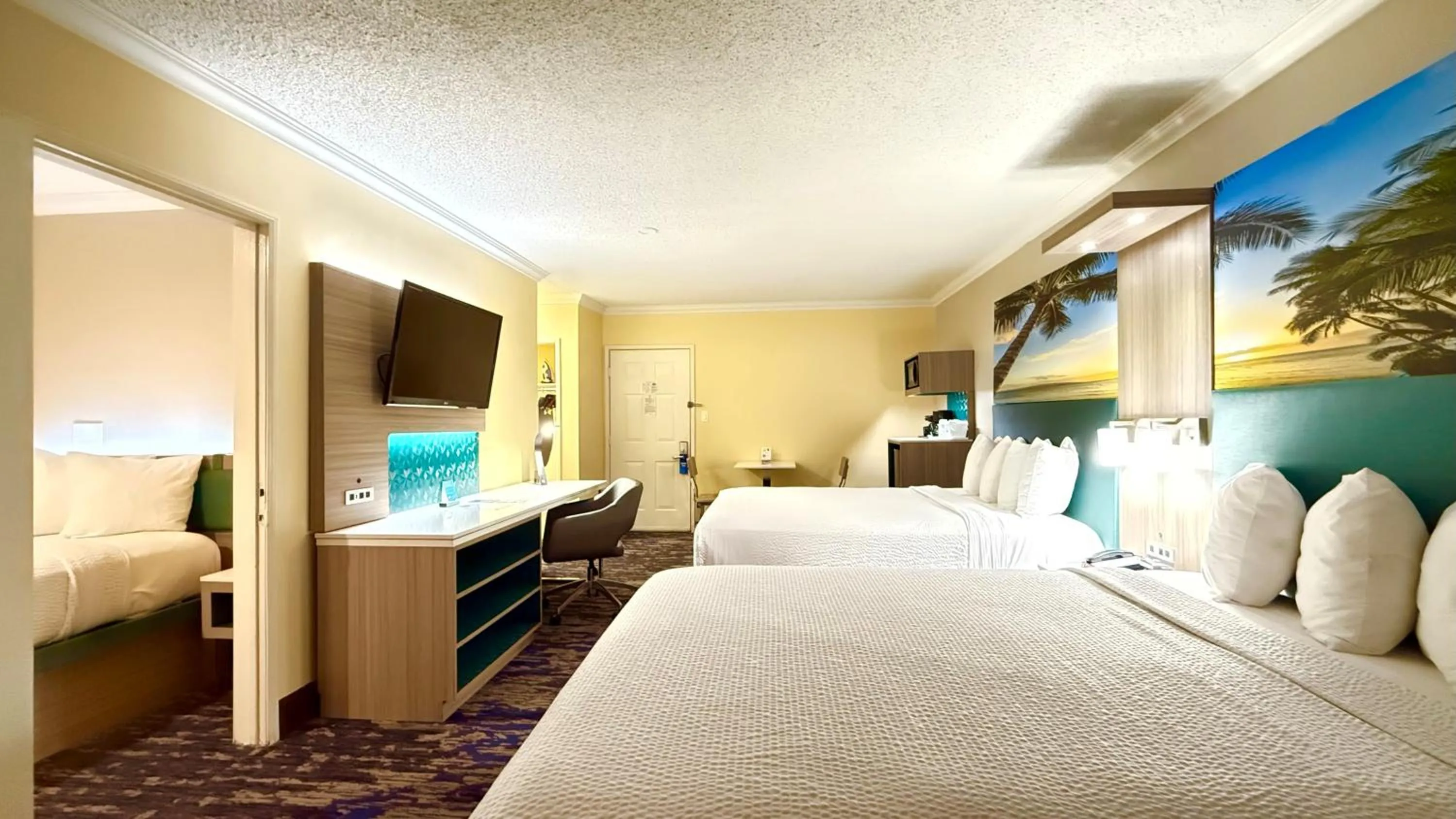 Bed in Days Inn by Wyndham Los Angeles LAX Airport Stadium Area