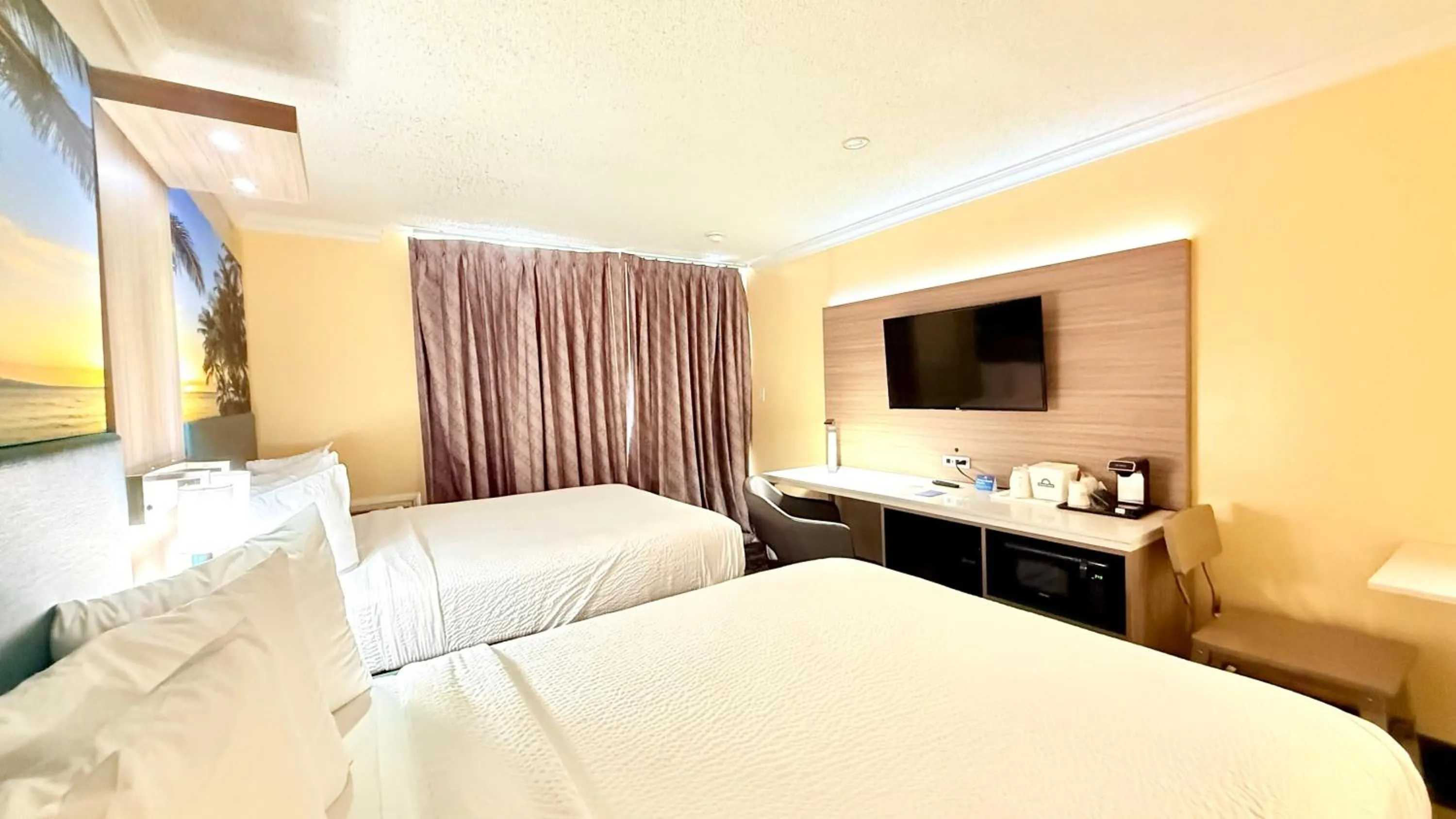 Bed in Days Inn by Wyndham Los Angeles Stadium Area LAX