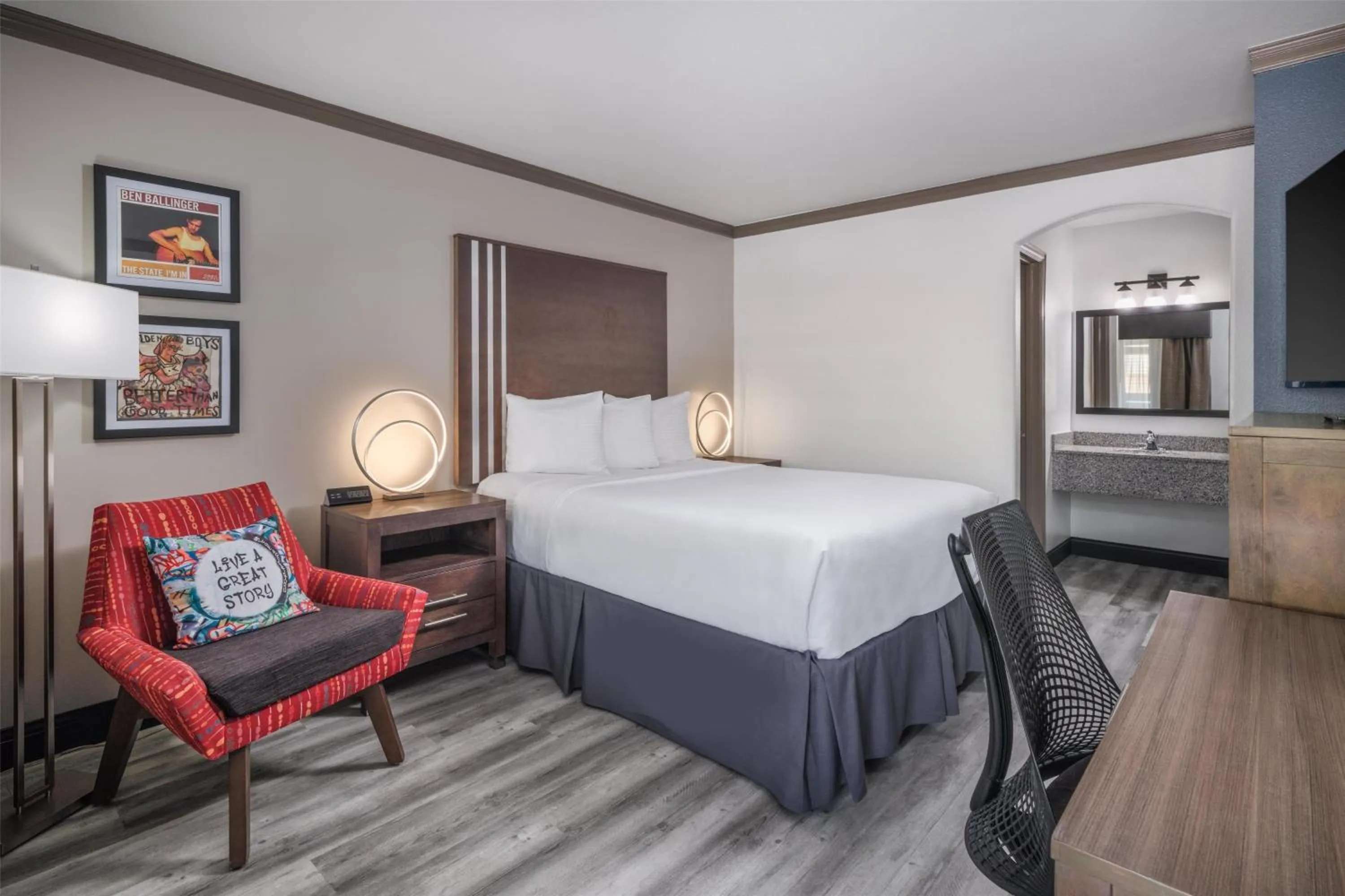 Queen Room with External Entrance  in Aiden Austin City Hotel