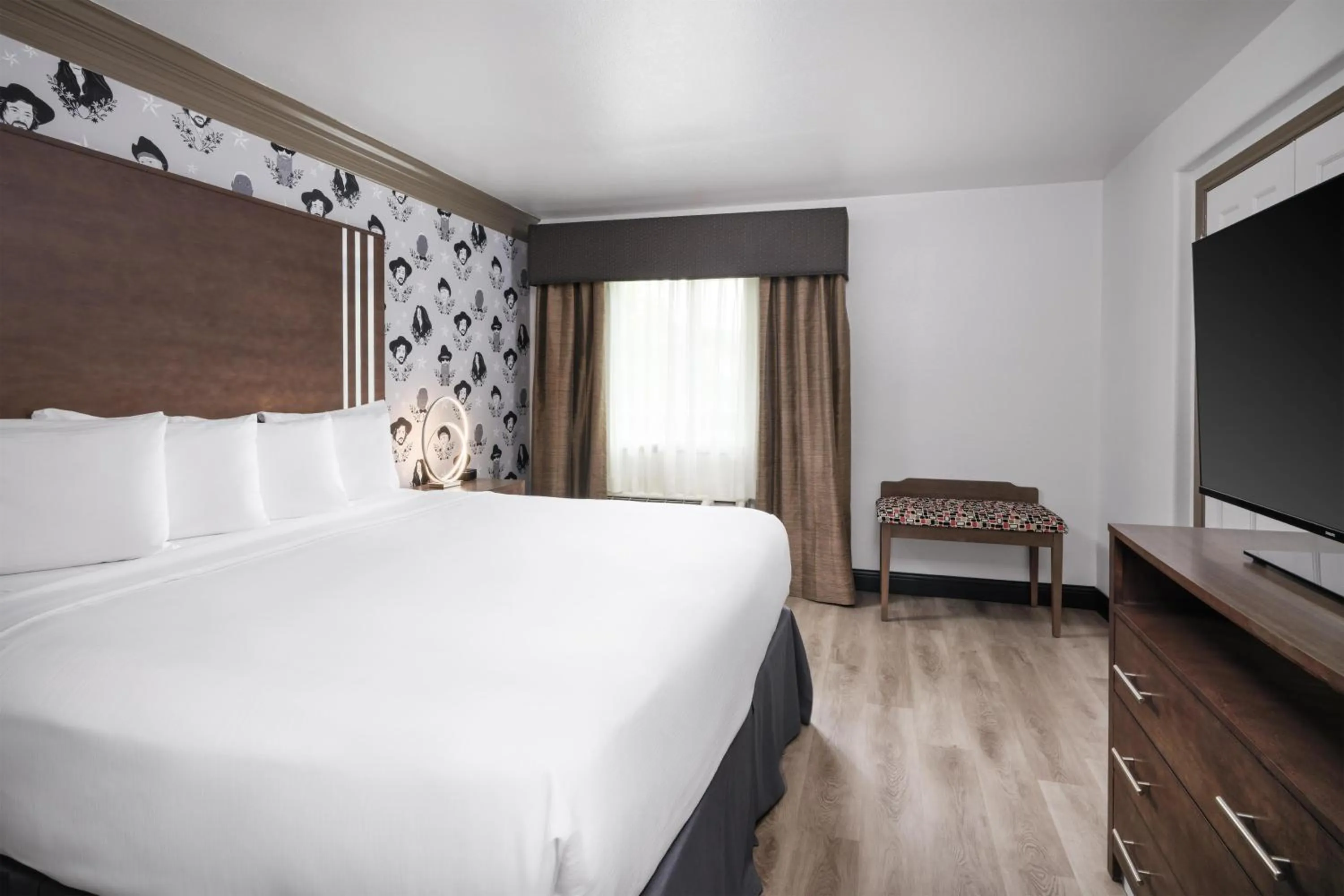 Bedroom, Bed in Aiden Austin City Hotel