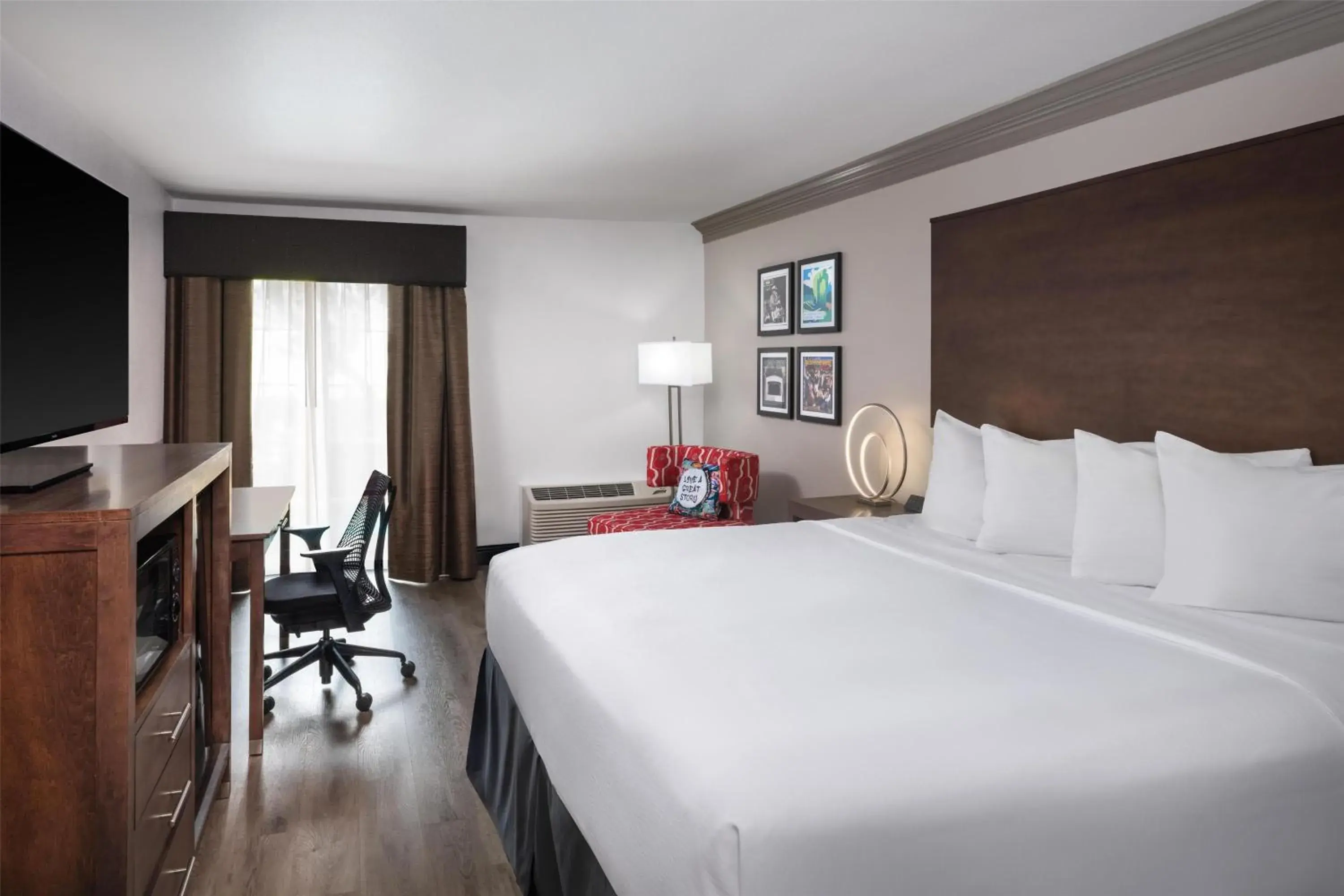 King Room - Mobility Accessible in Aiden Austin City Hotel King Room - Mobility Accessible in Aiden Austin City Hotel