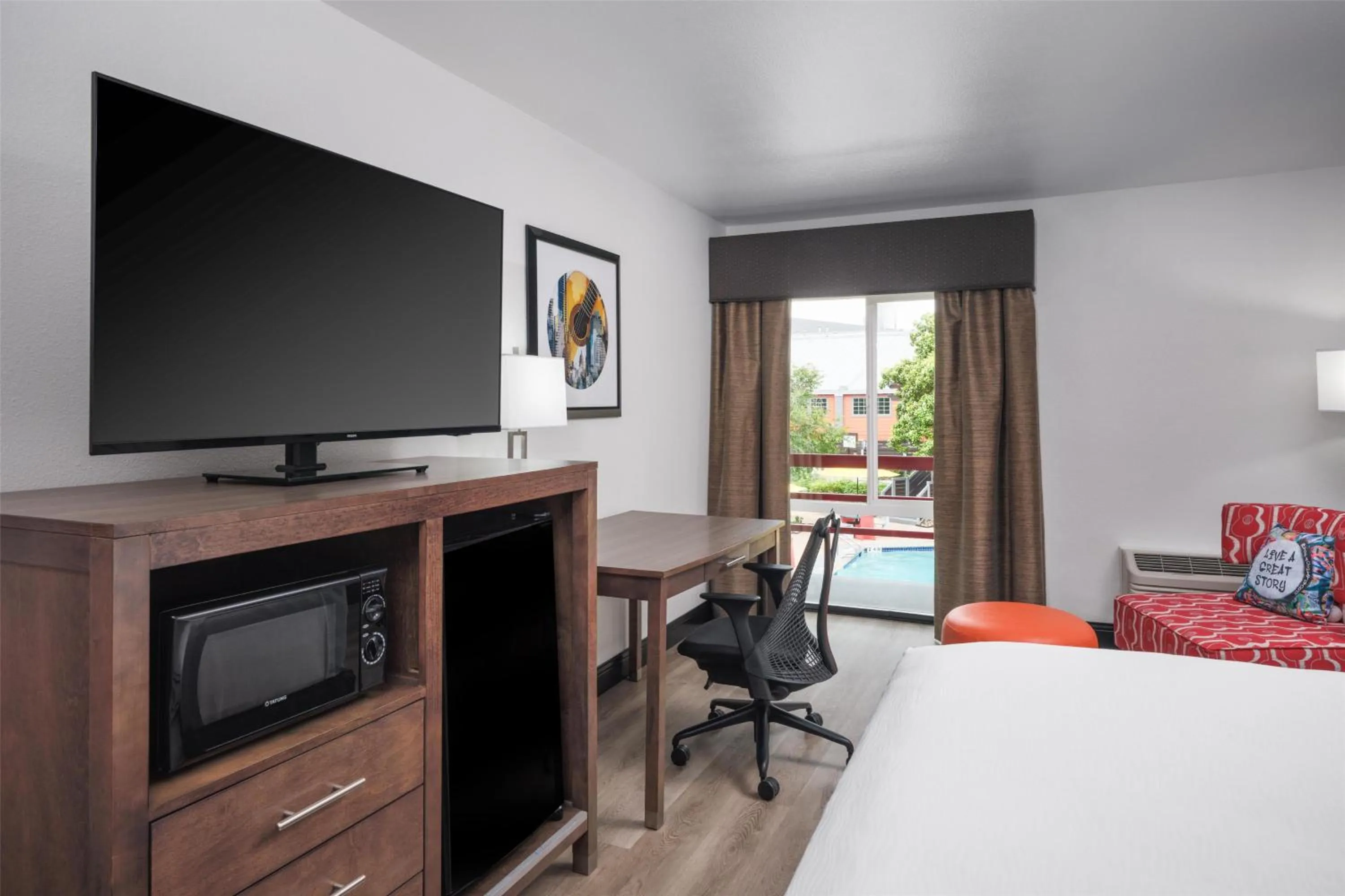 King Room with Courtyard View in Aiden Austin City Hotel