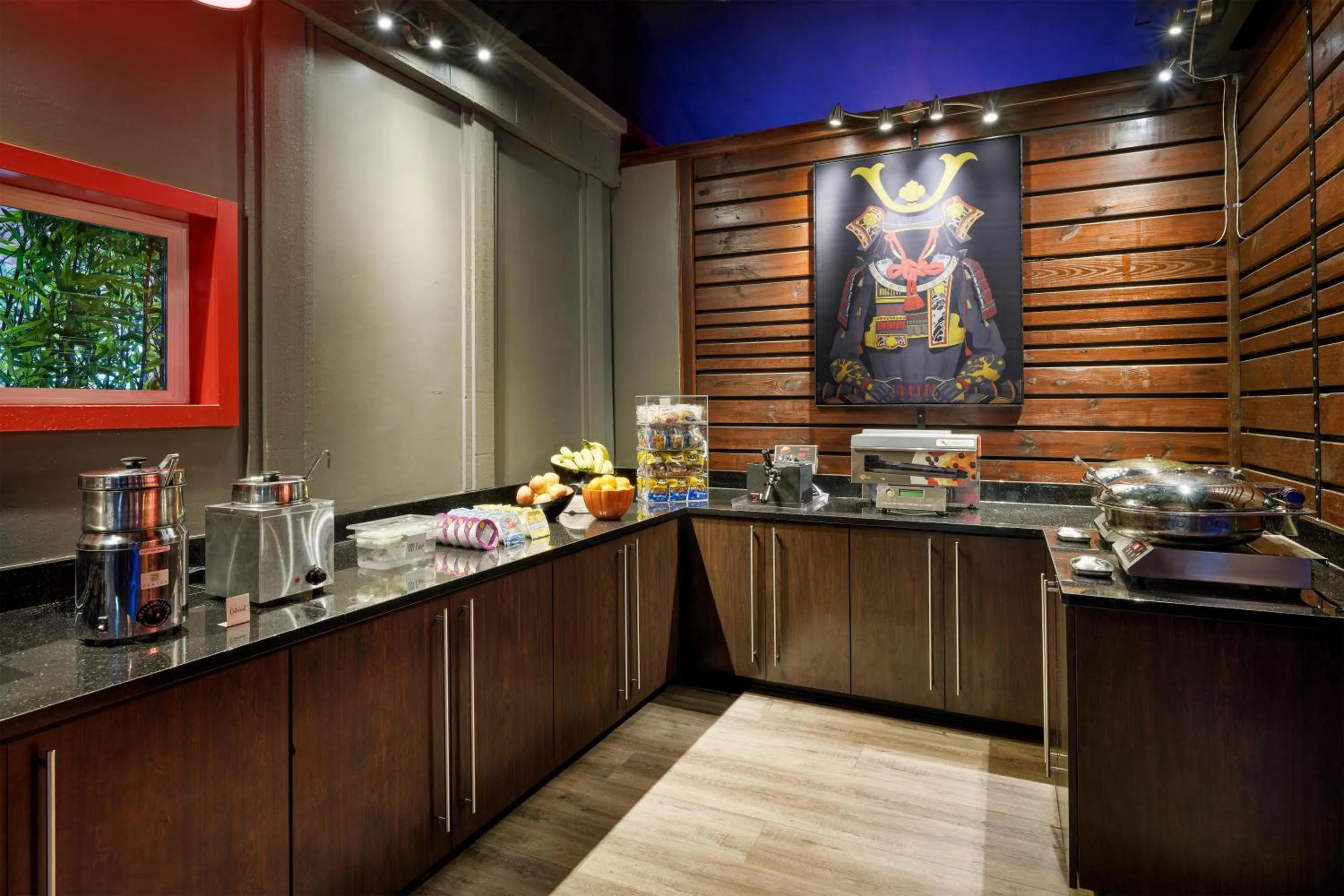 Restaurant/places to eat in Aiden Austin City Hotel