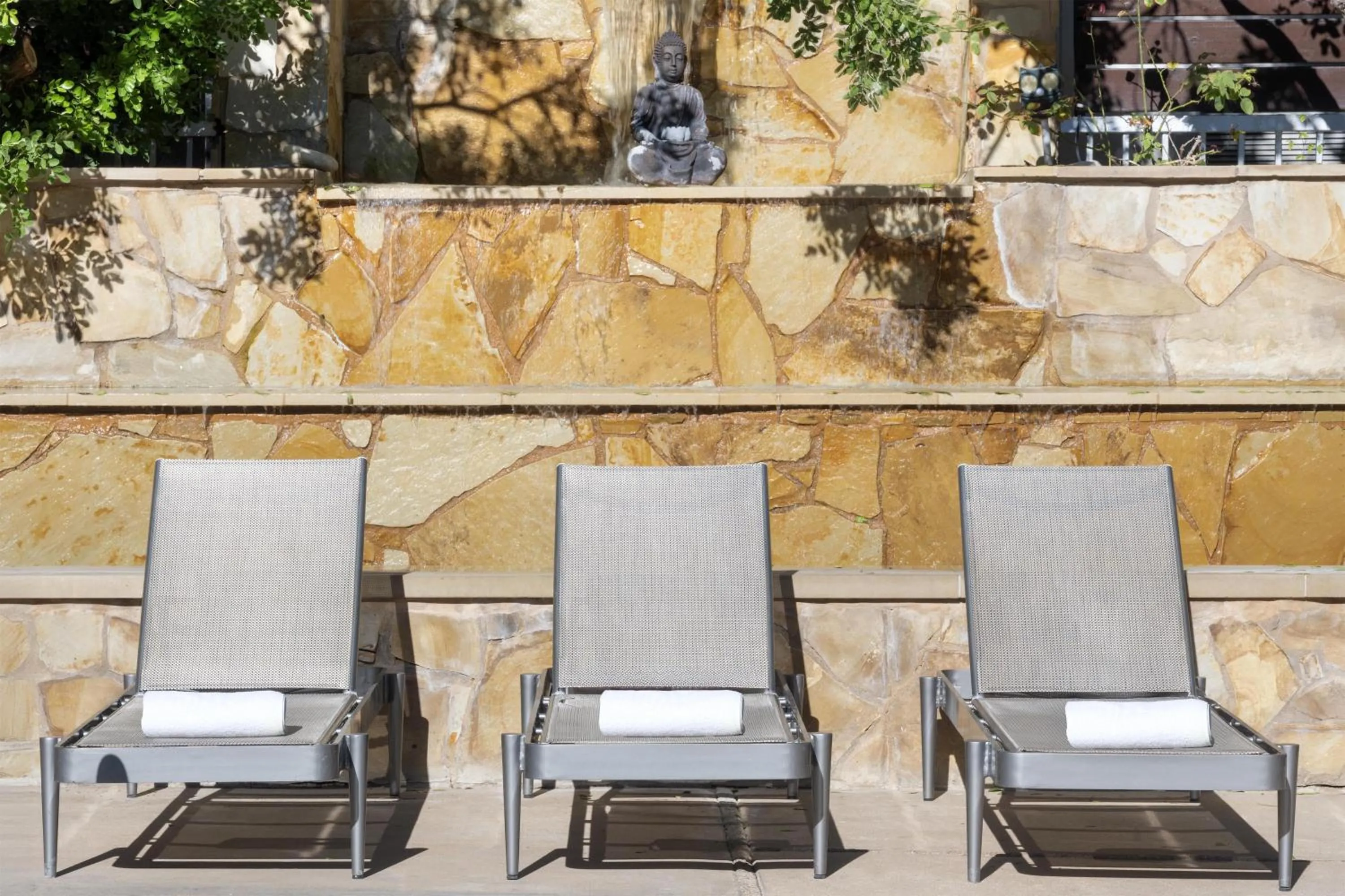 Pool view in Aiden Austin City Hotel