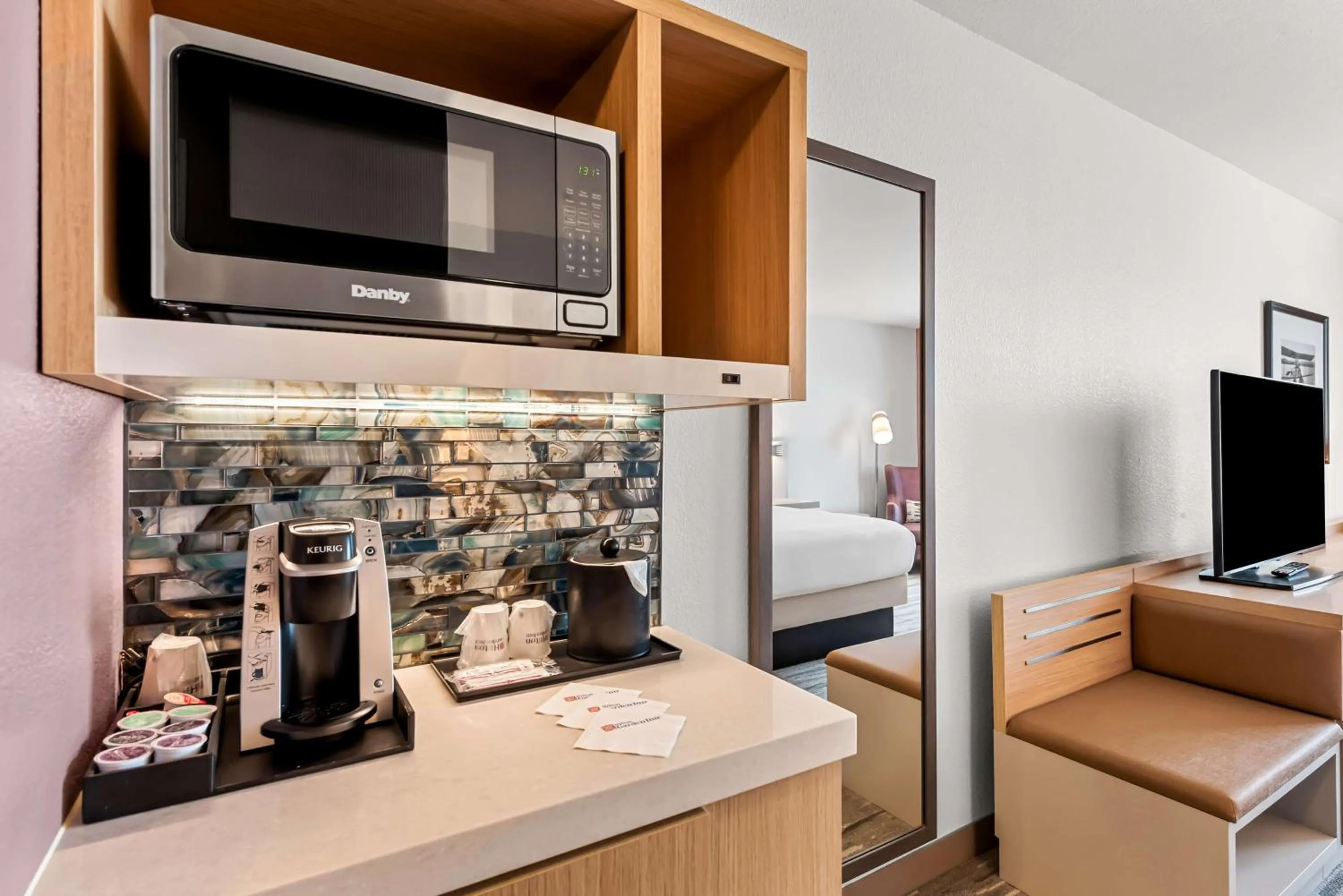 Photo of the whole room in Hilton Garden Inn Seattle North/Everett