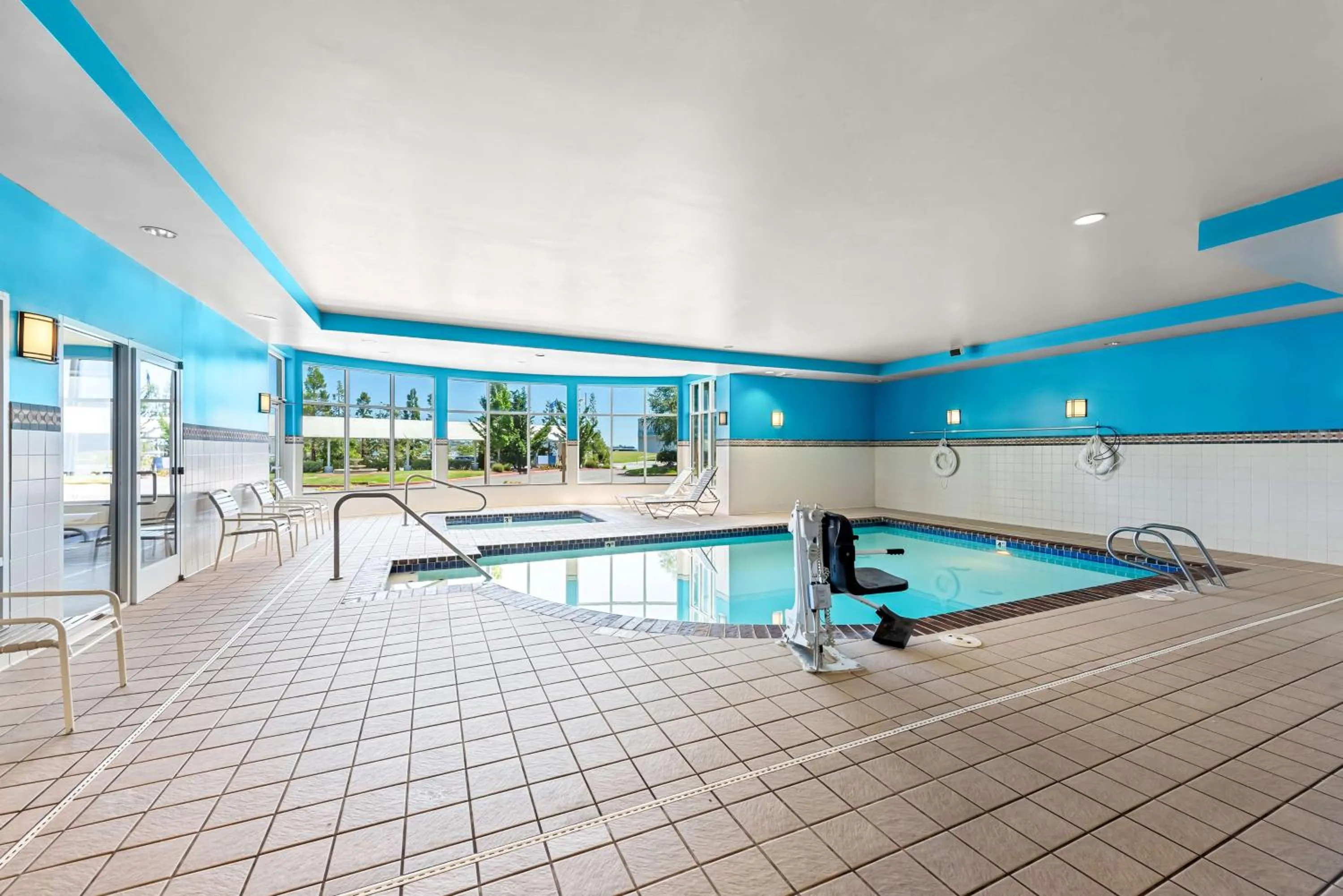 Pool view in Hilton Garden Inn Seattle North/Everett