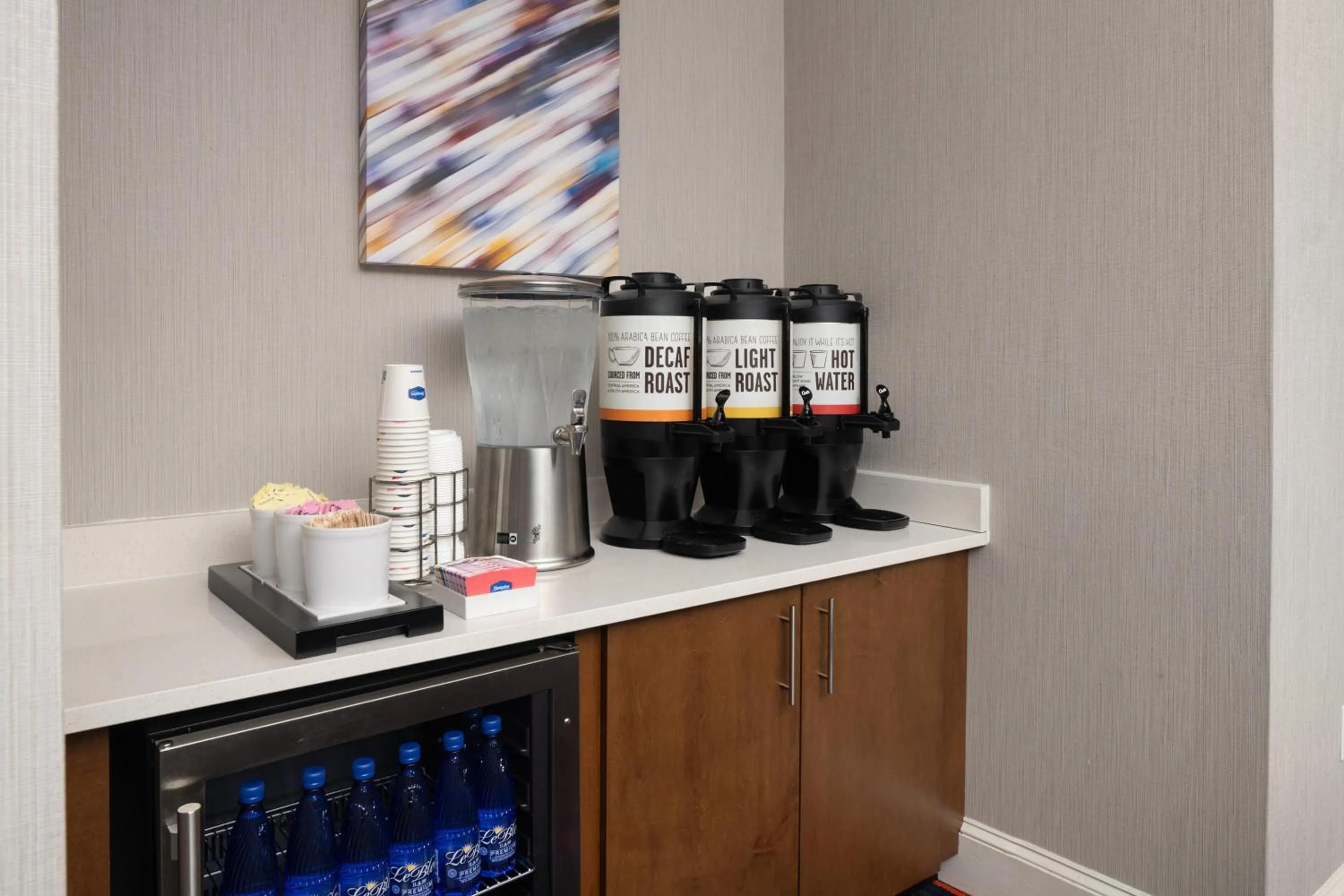 Dining area in Hampton Inn & Suites Concord-Charlotte