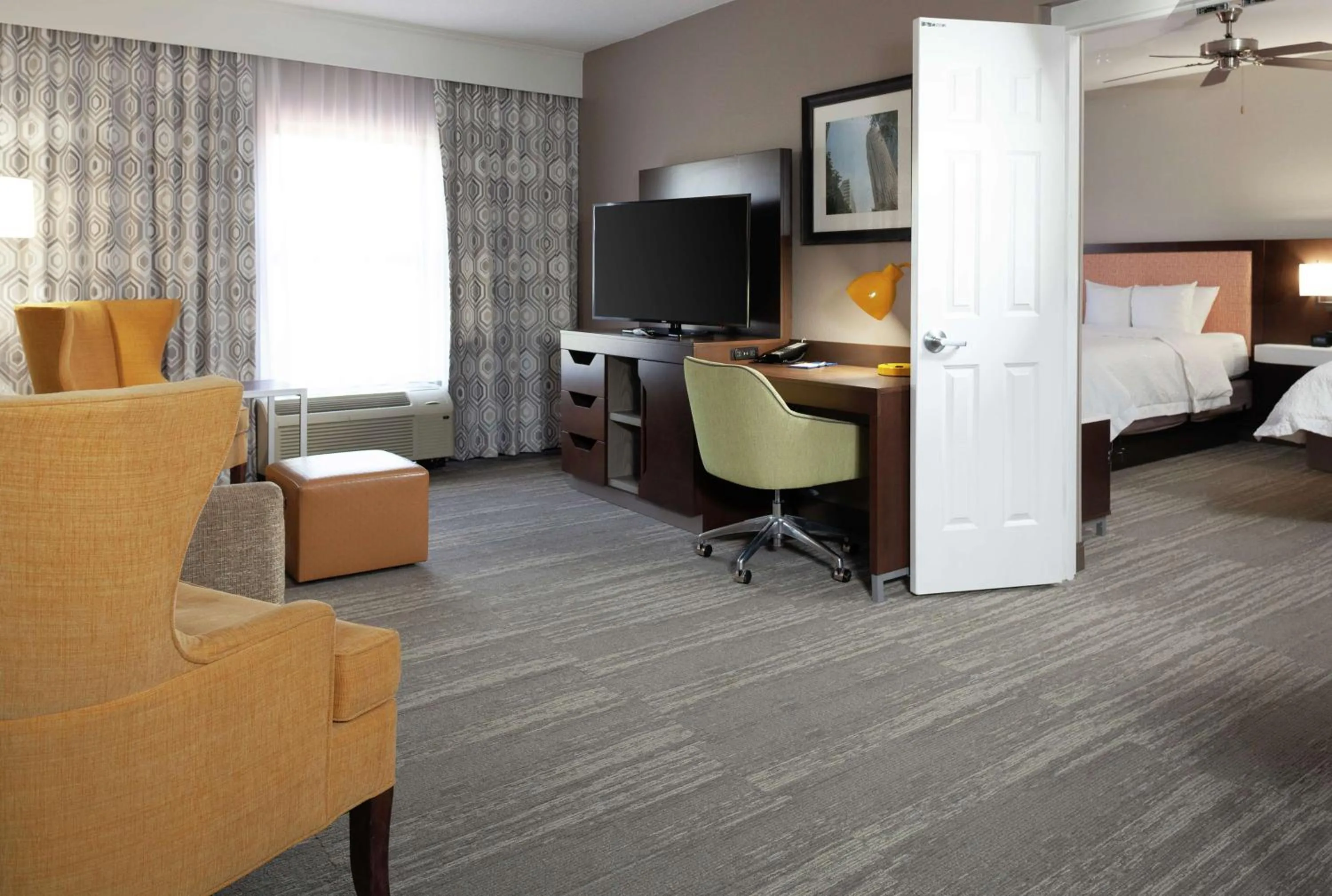 Bedroom, Bed in Hampton Inn & Suites Concord-Charlotte