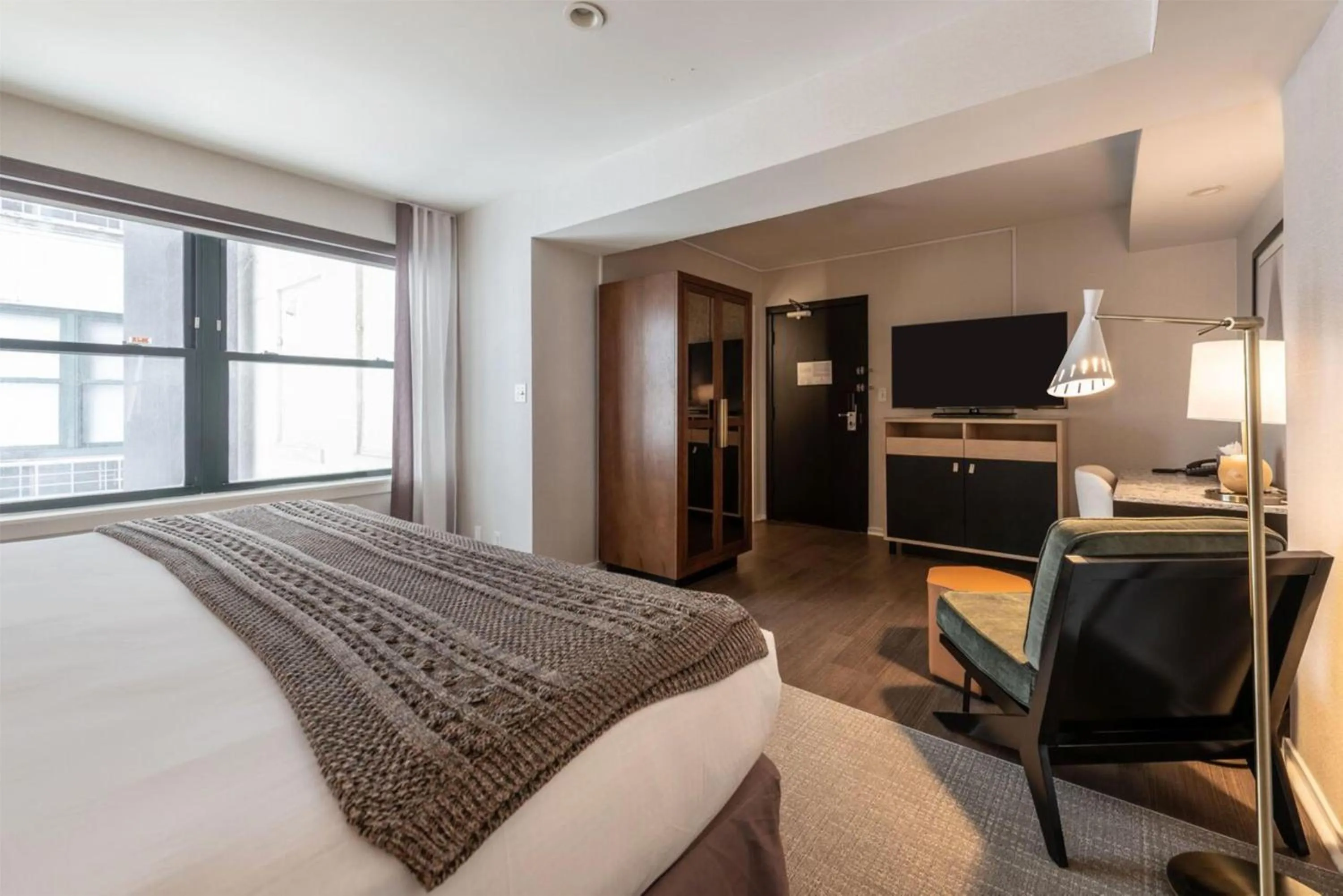 Bed in Claridge House Chicago, Tapestry Collection by Hilton