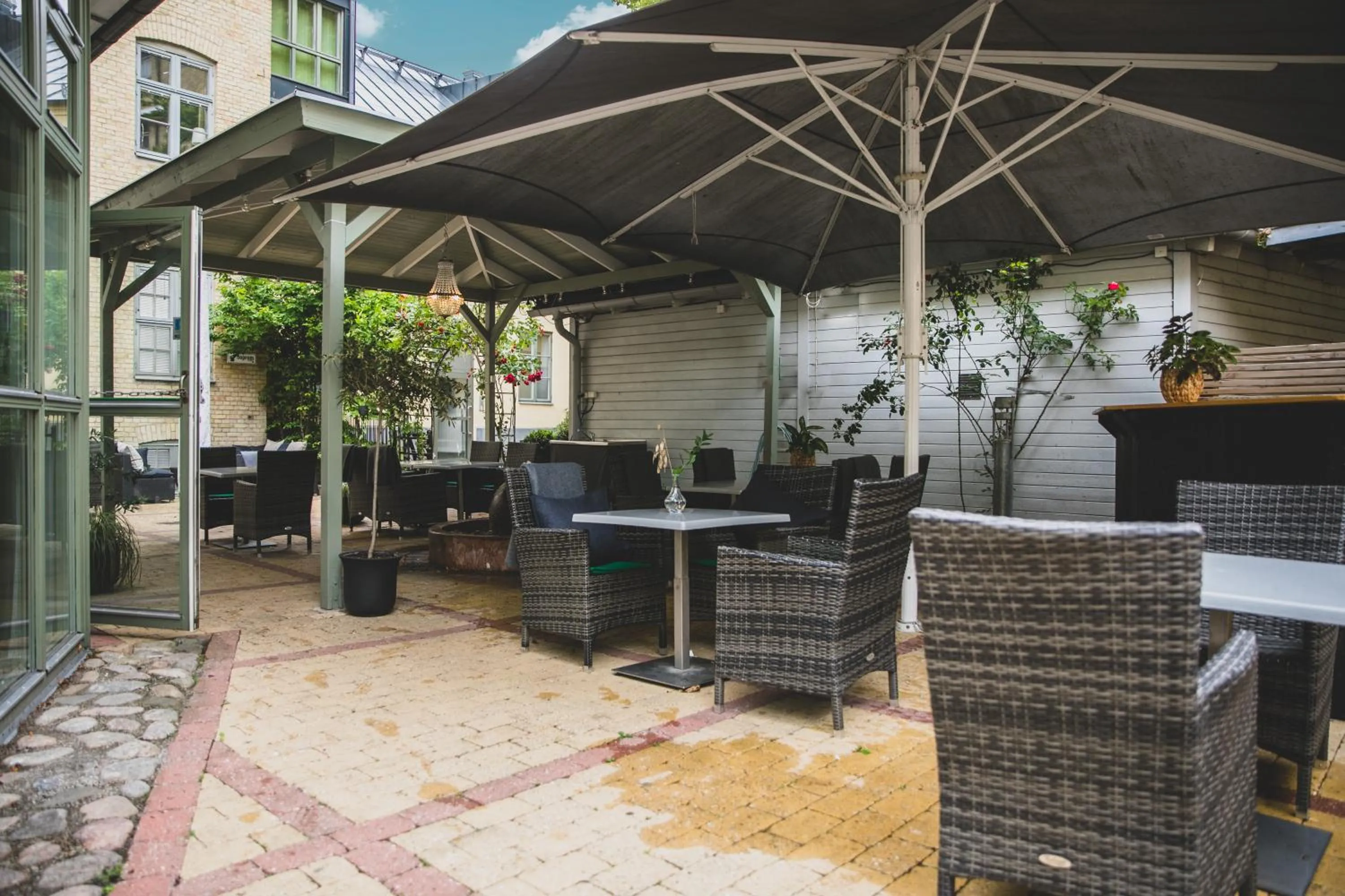 Inner courtyard view in The More Hotel Mazetti