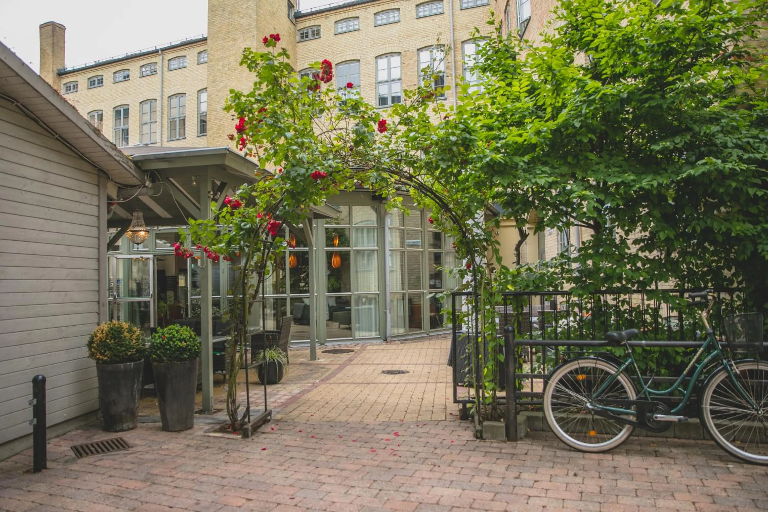 Inner courtyard view in The More Hotel Mazetti