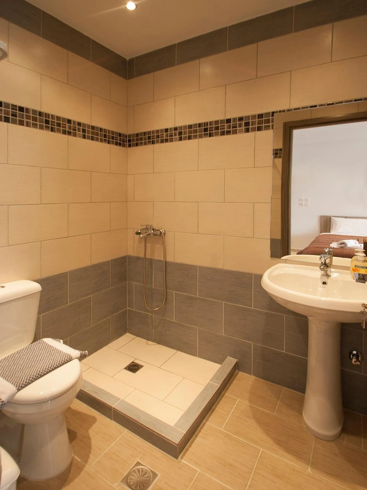 Bathroom in PINEAPPLE Skiathos