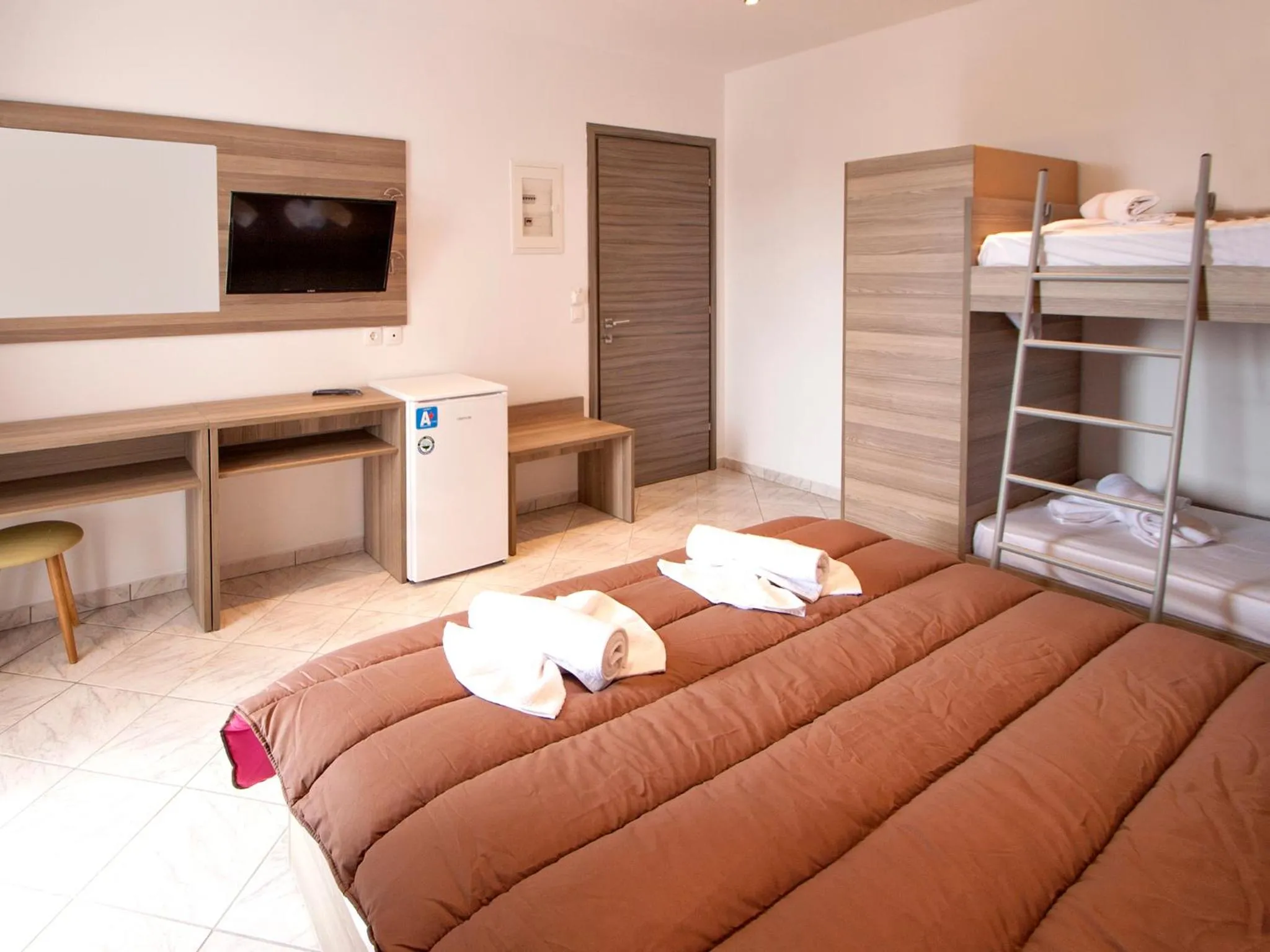 Bed in PINEAPPLE Skiathos