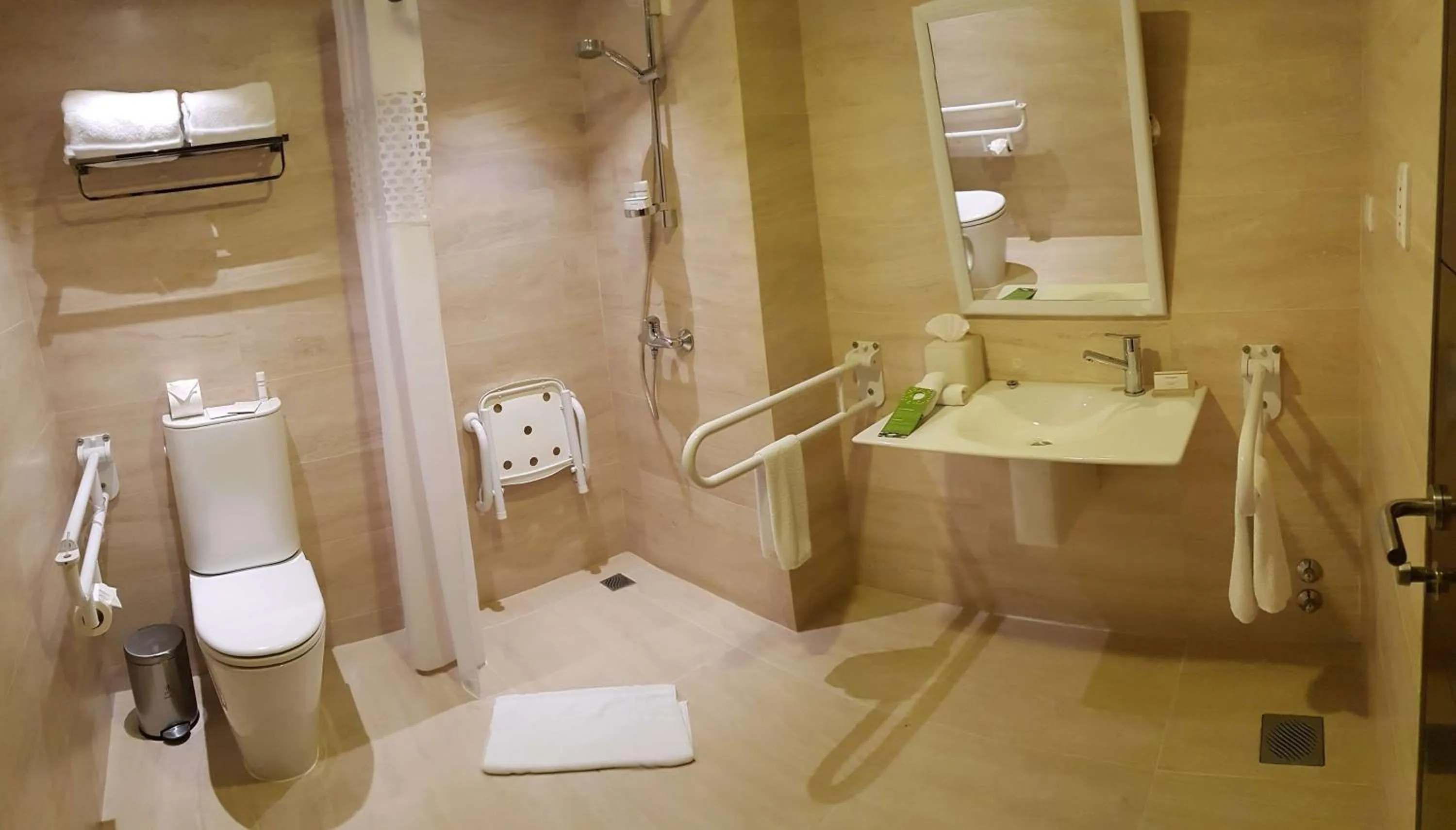 Bathroom in Hampton by Hilton Santa Cruz