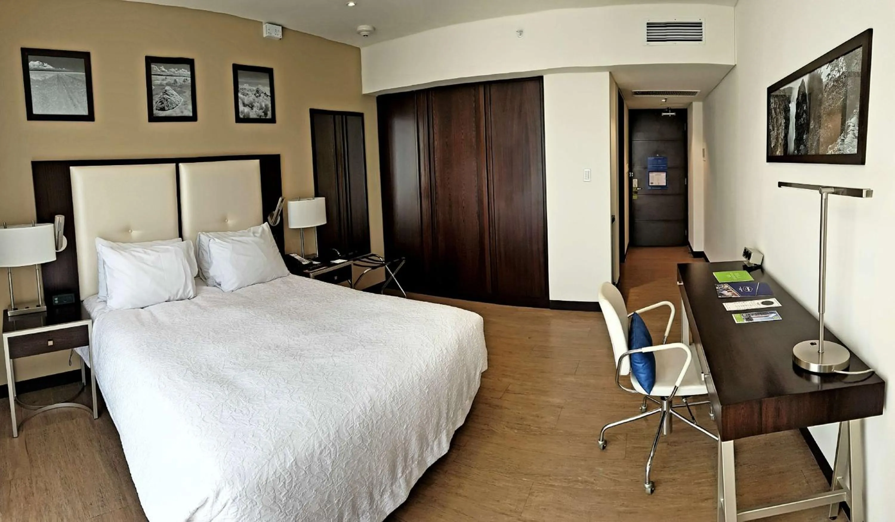 Bed in Hampton by Hilton Santa Cruz