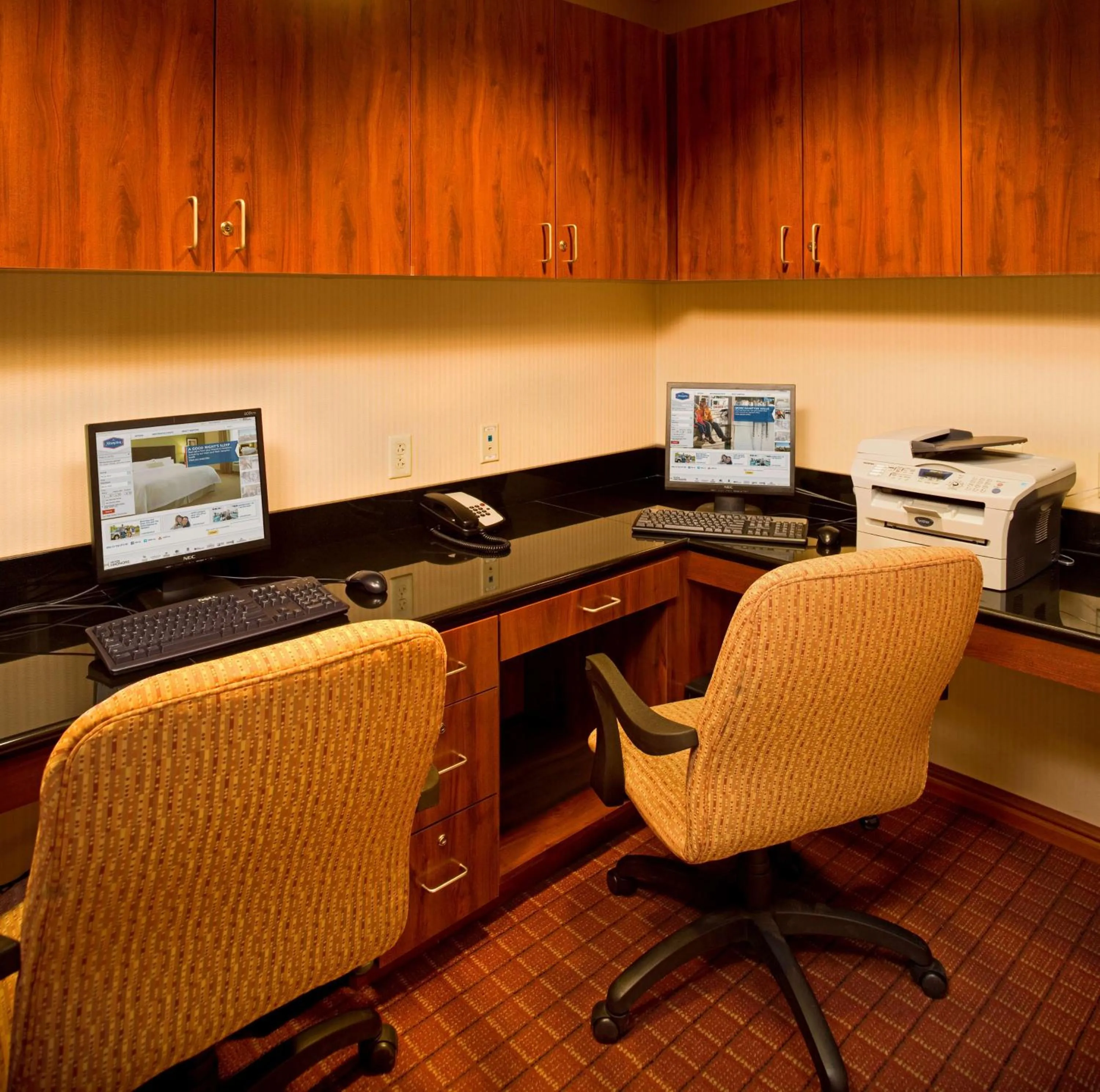 Business facilities in Hampton Inn & Suites Pittsburgh-Meadow Lands