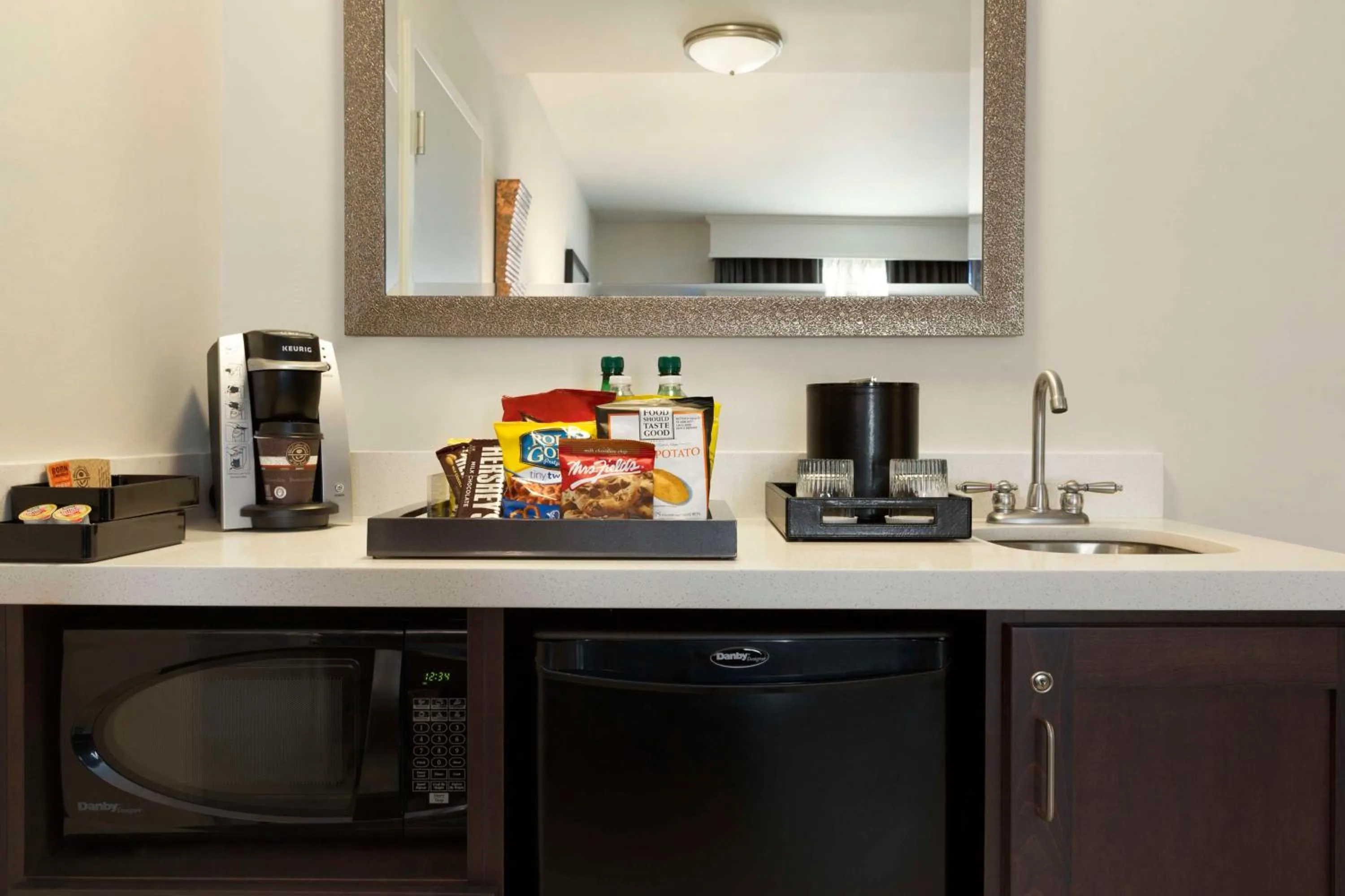 Kitchen or kitchenette in Embassy Suites by Hilton Greenville Downtown Riverplace