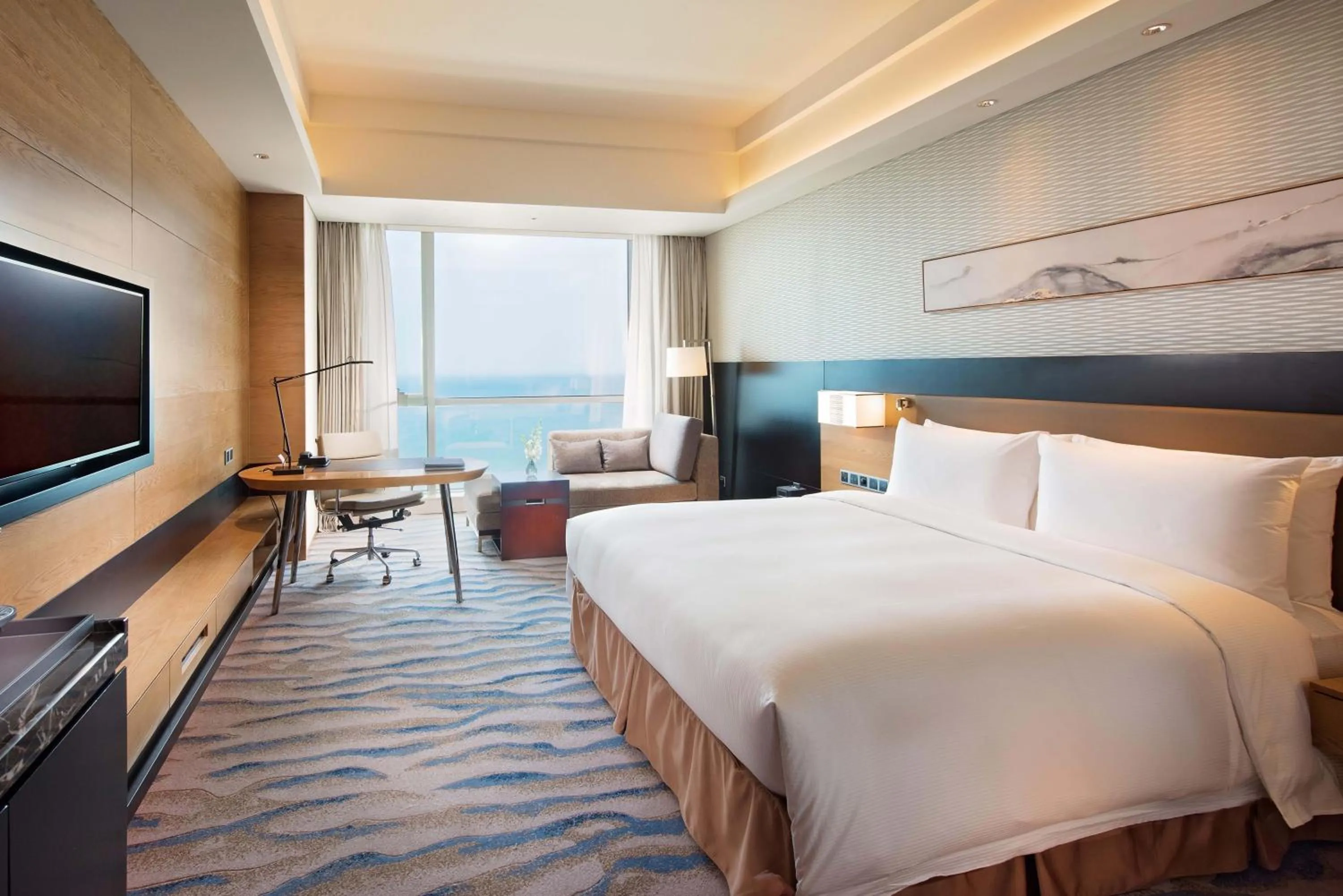 Property building, Bed in Hilton Yantai Golden Coast
