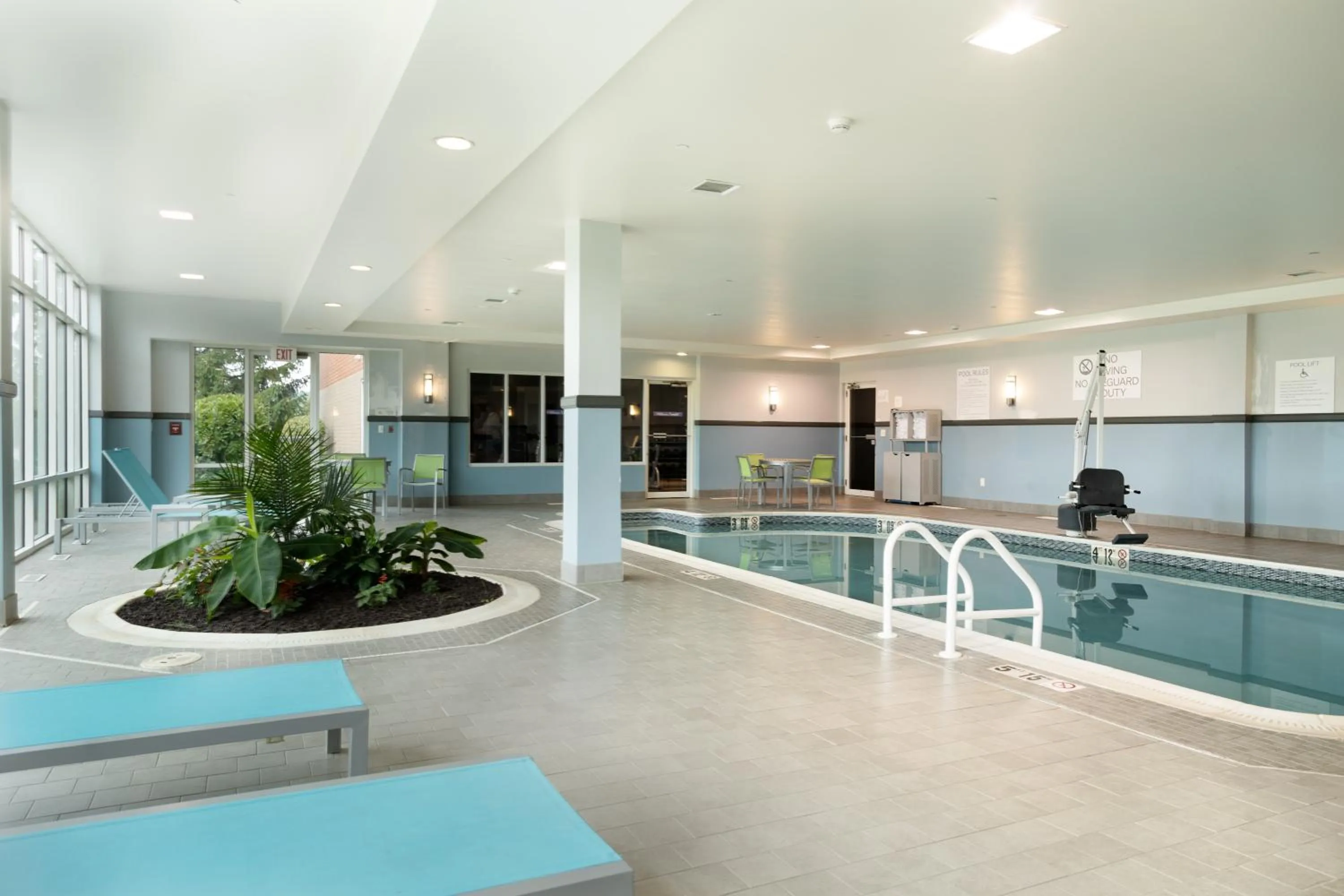 Swimming pool in Hilton Garden Inn Pittsburgh/Southpointe