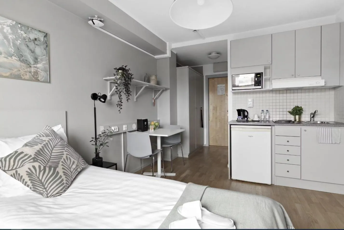 Kitchen or kitchenette in Forenom Hotels & Apartments Stockholm Alvik