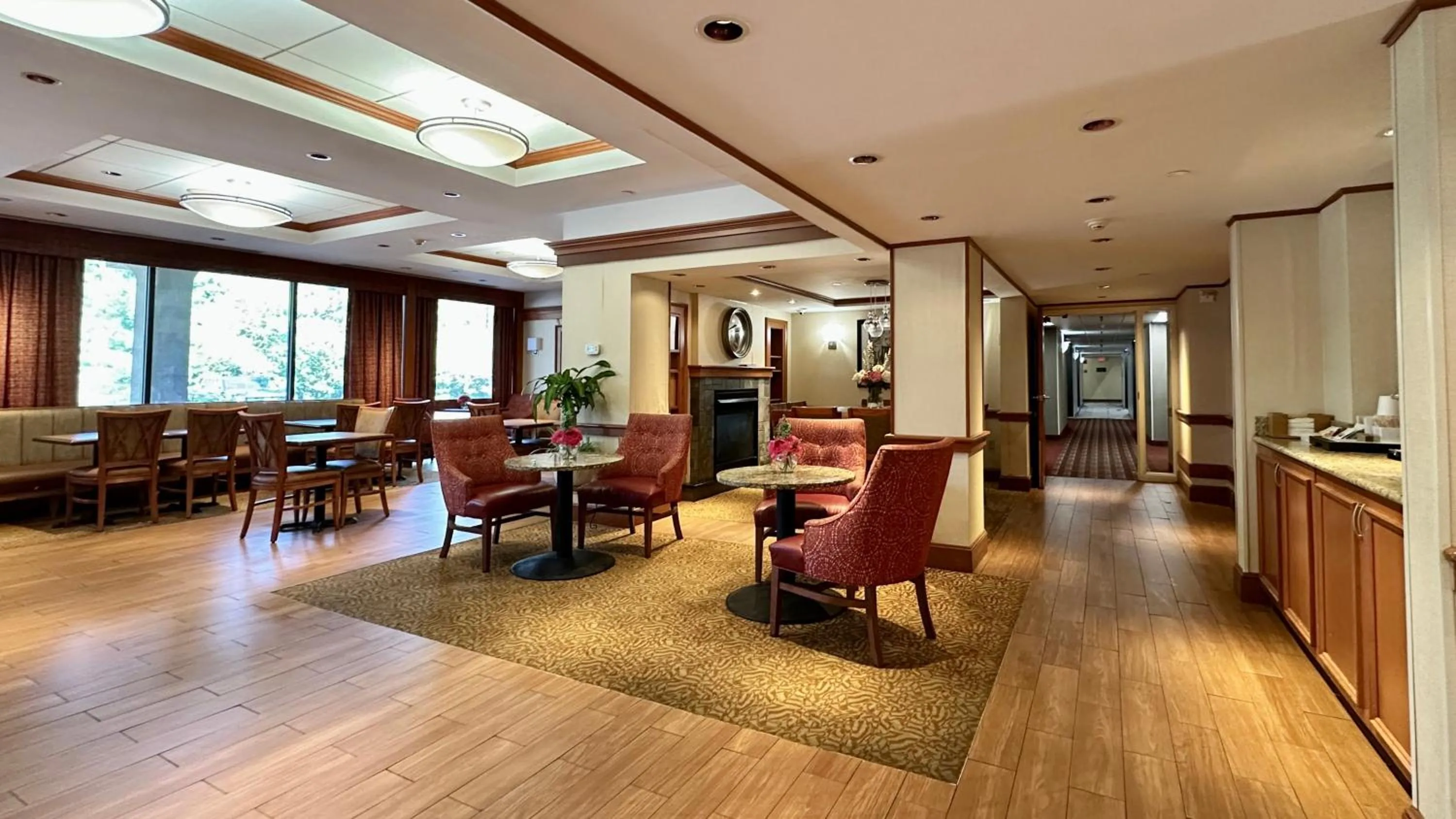 Restaurant/places to eat in Long Creek Hotel