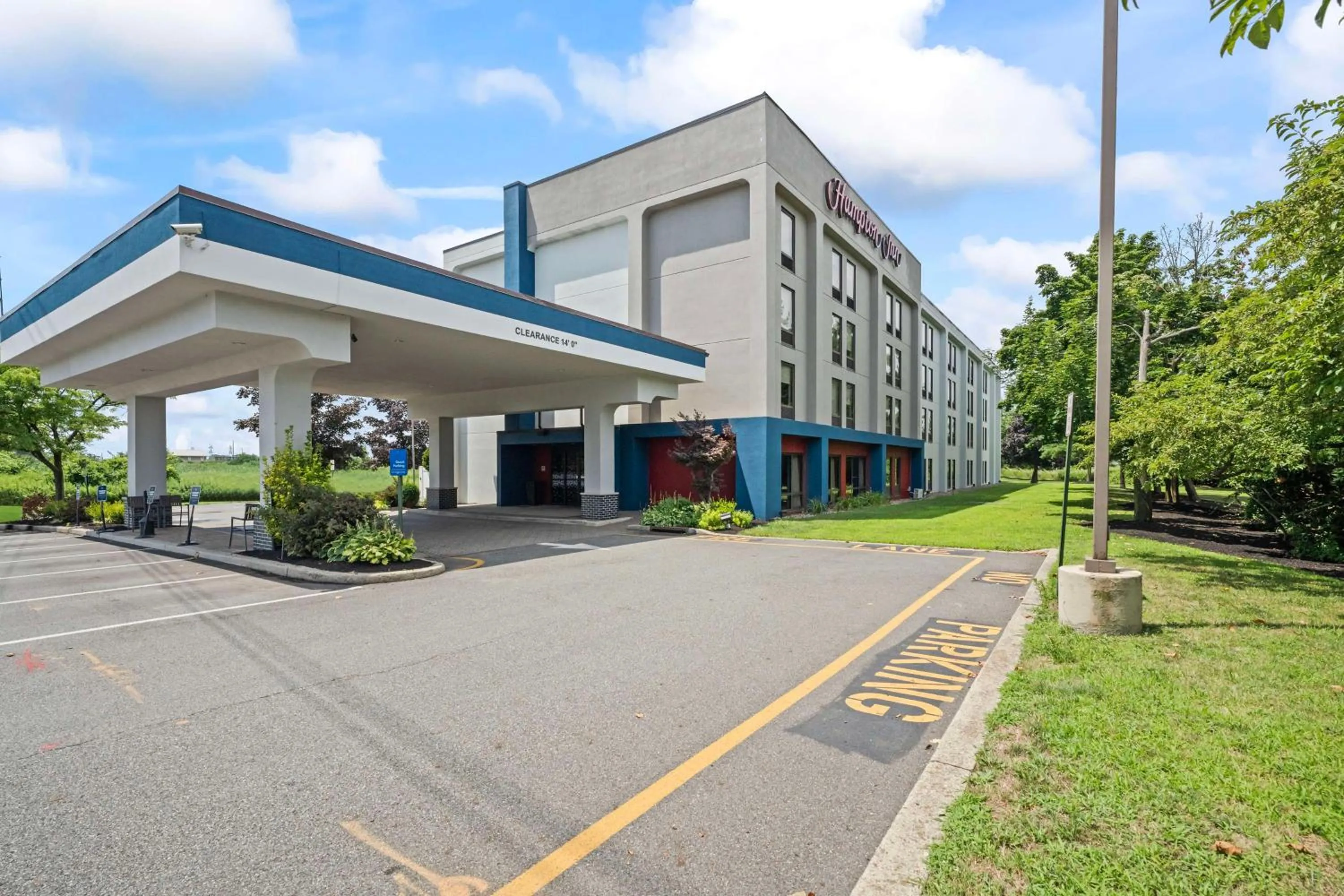 Property building in Hampton Inn Ridgefield Park