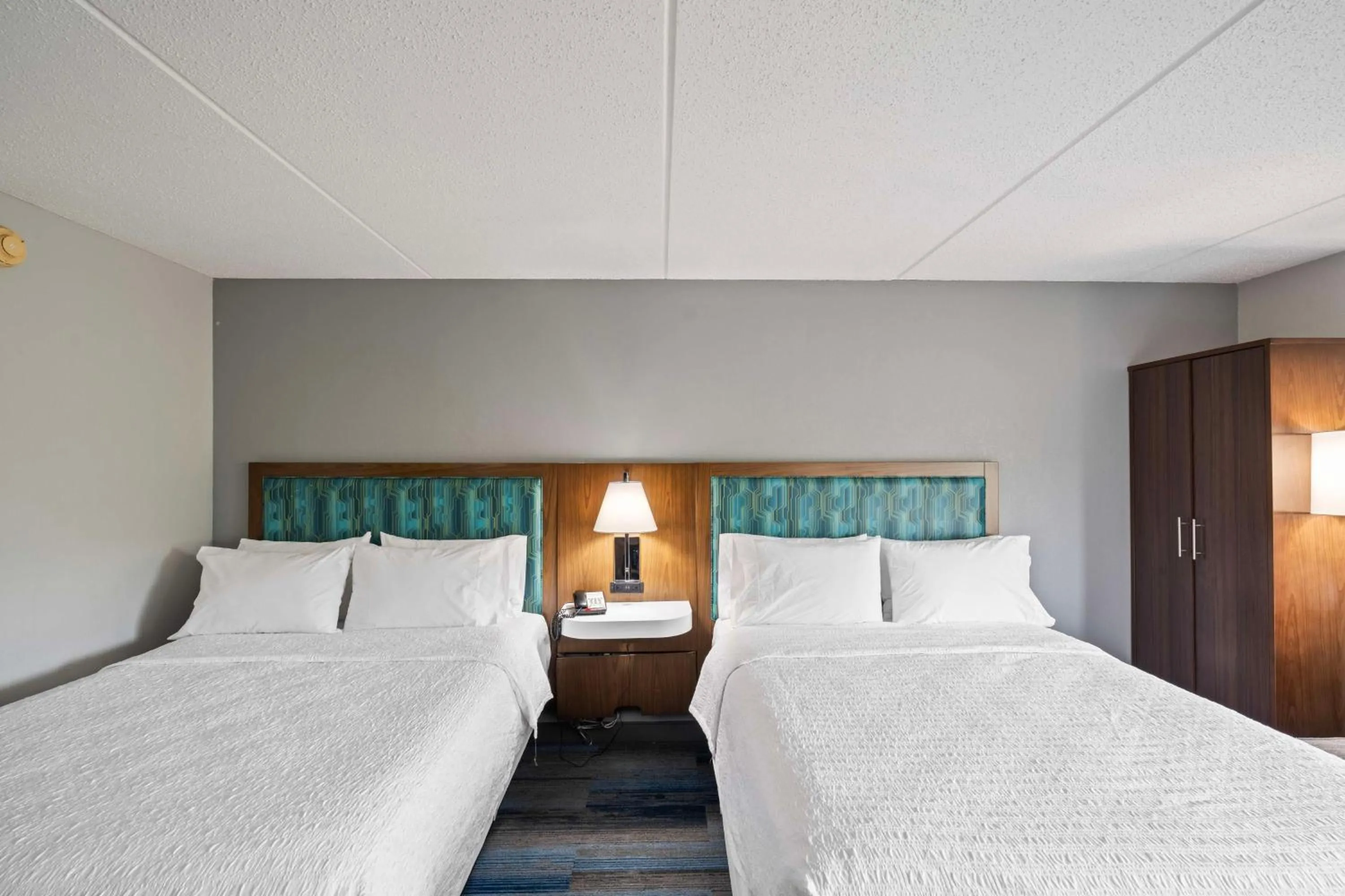 Bed in Hampton Inn Ridgefield Park