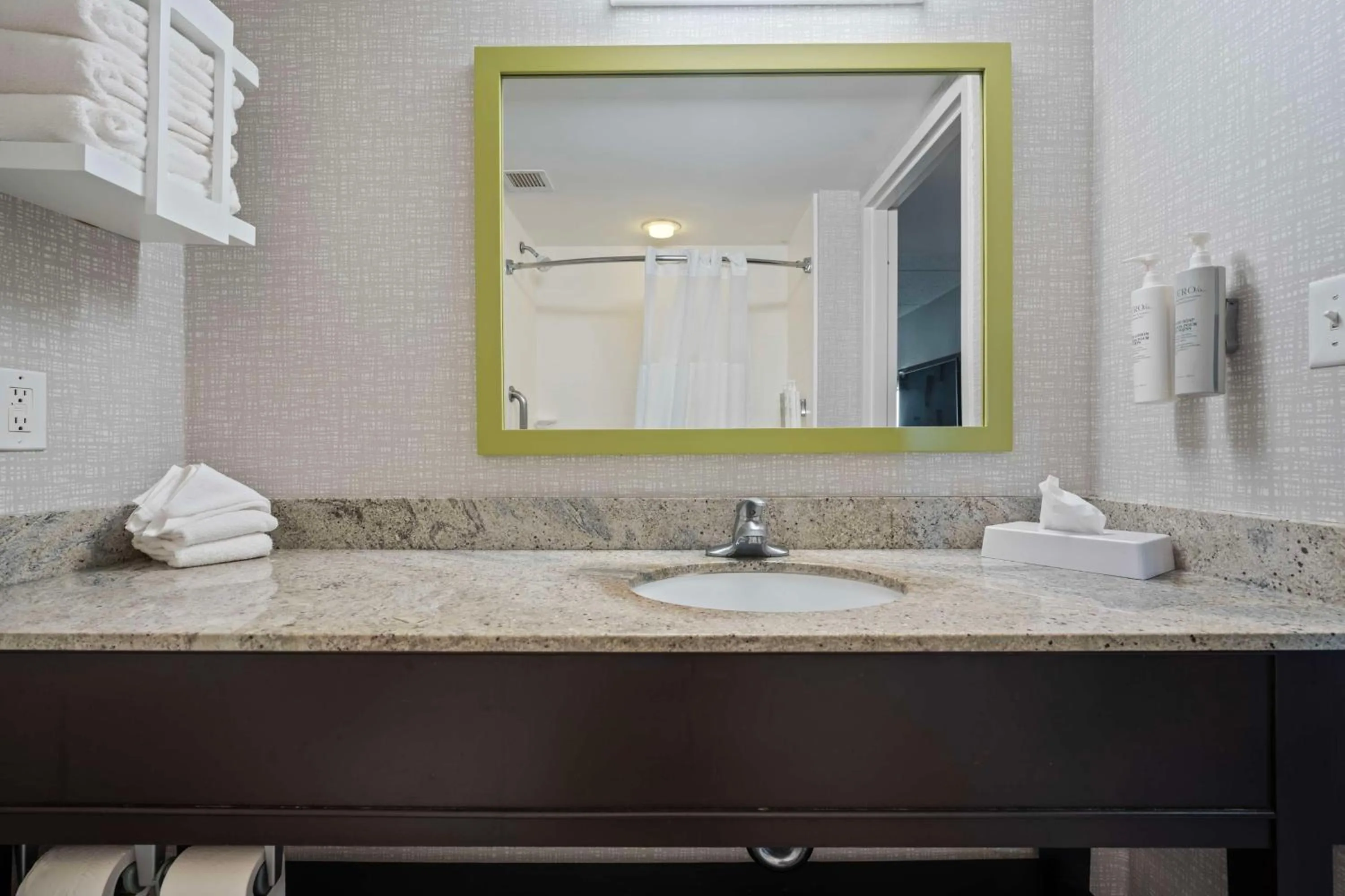 Bathroom in Hampton Inn Ridgefield Park