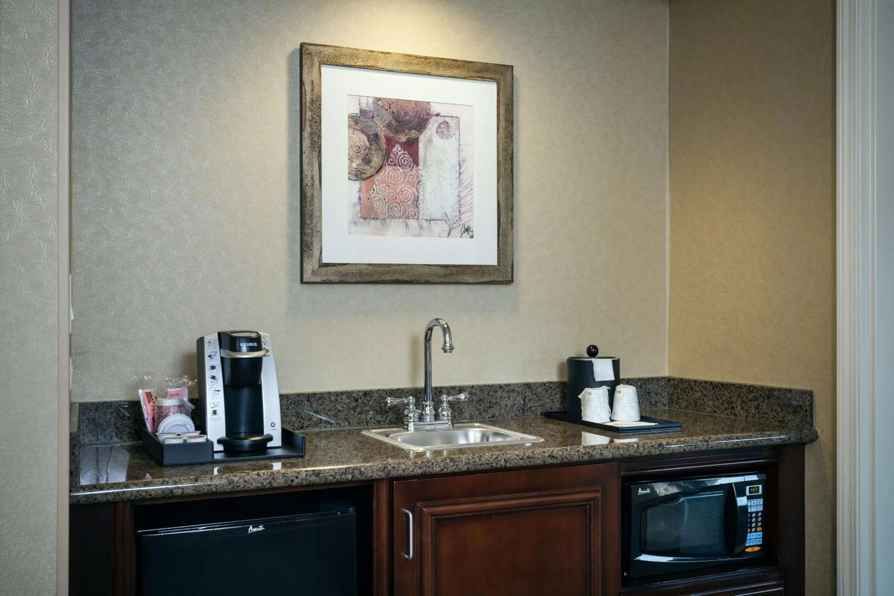 Kitchen or kitchenette in Hilton Garden Inn Seattle/Issaquah